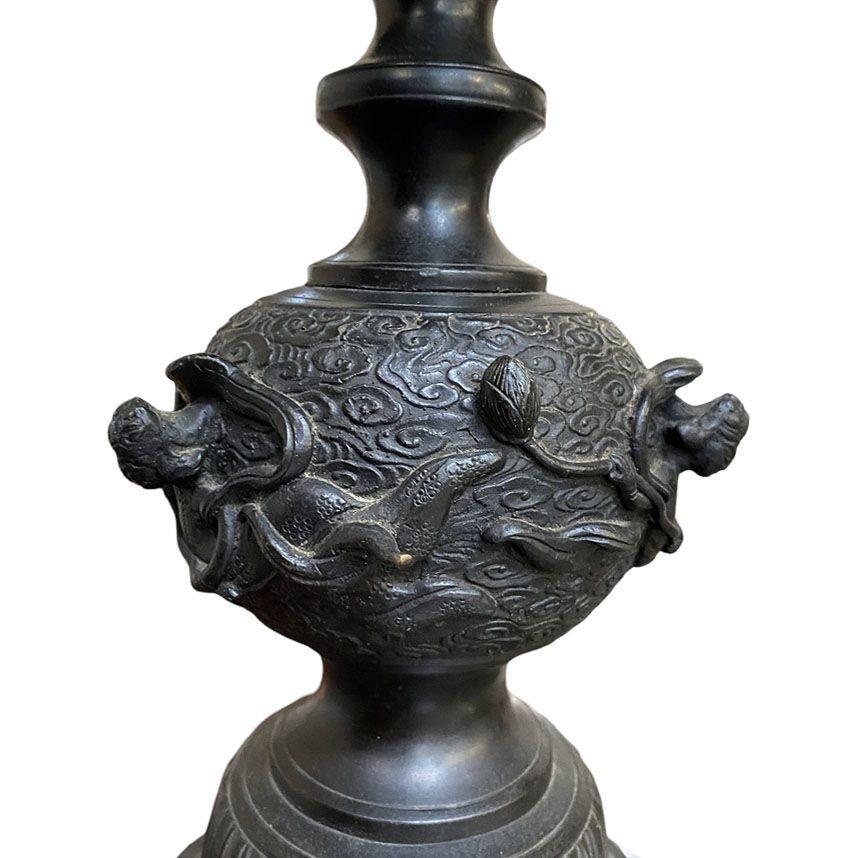 Mid-Century James Mont Style Bronze Chinese-inspired Table Lamp For Sale 5