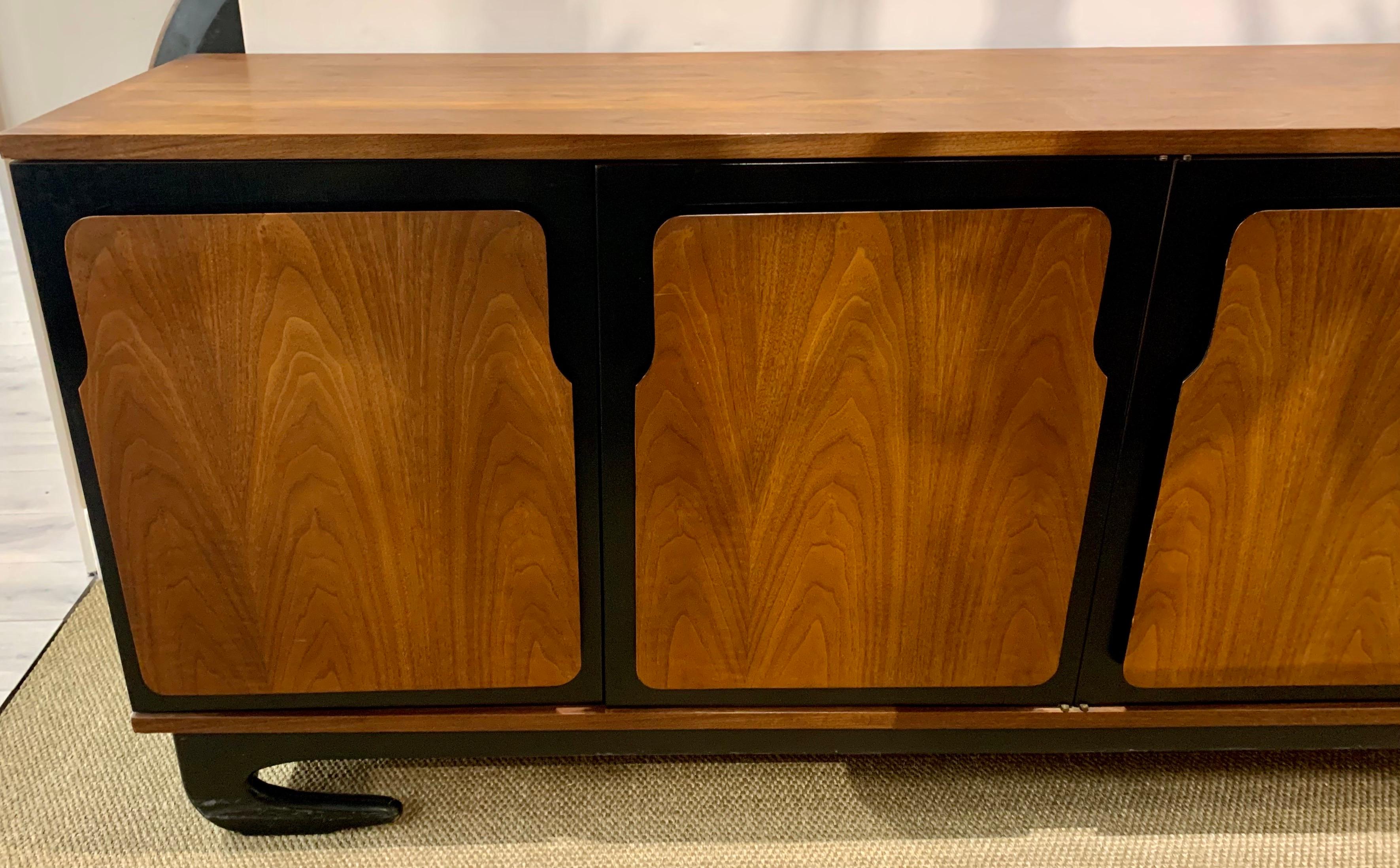 Mid Century James Mont Style Walnut Five Door Sideboard Credenza In Good Condition In West Hartford, CT