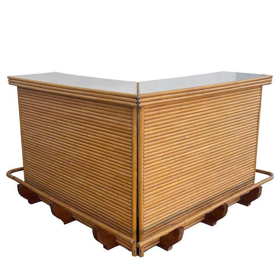 Rattan Bar ad angolo in rattan impilato di metà secolo in stile James Mount con tetto in Xie Shan asiatico in vendita