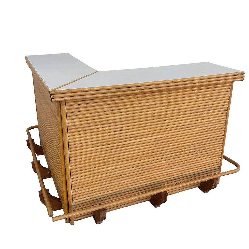 Bar ad angolo in rattan impilato di metà secolo in stile James Mount con tetto in Xie Shan asiatico in vendita 1