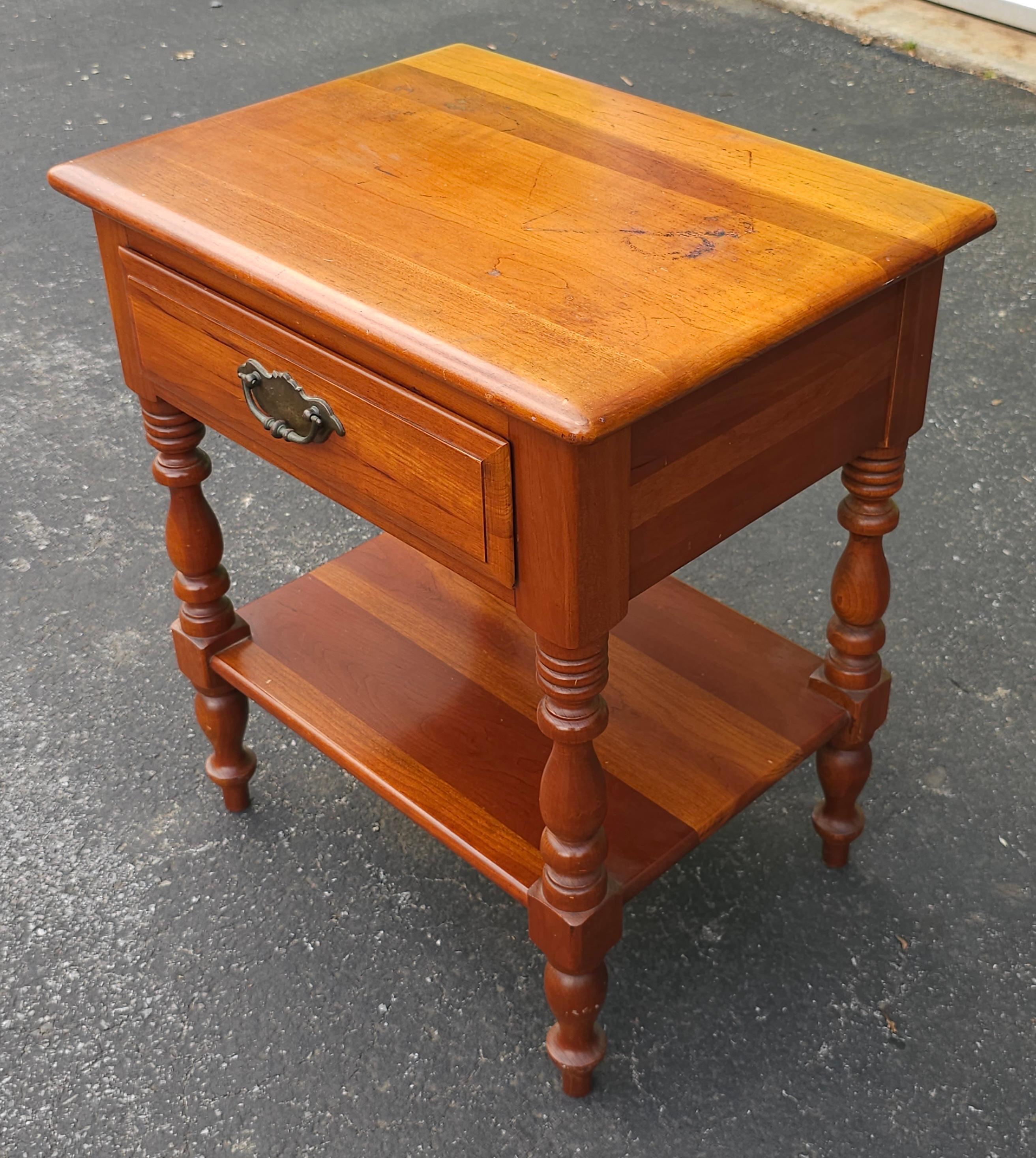 Mid Century Jamestown Furniture Maple Two Tier Single Drawer Side Table In Good Condition For Sale In Germantown, MD