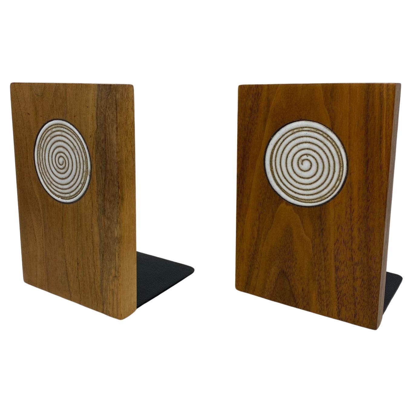 Mid-Century Jane and Gordon Martz Ceramic and Walnut Bookends For Sale