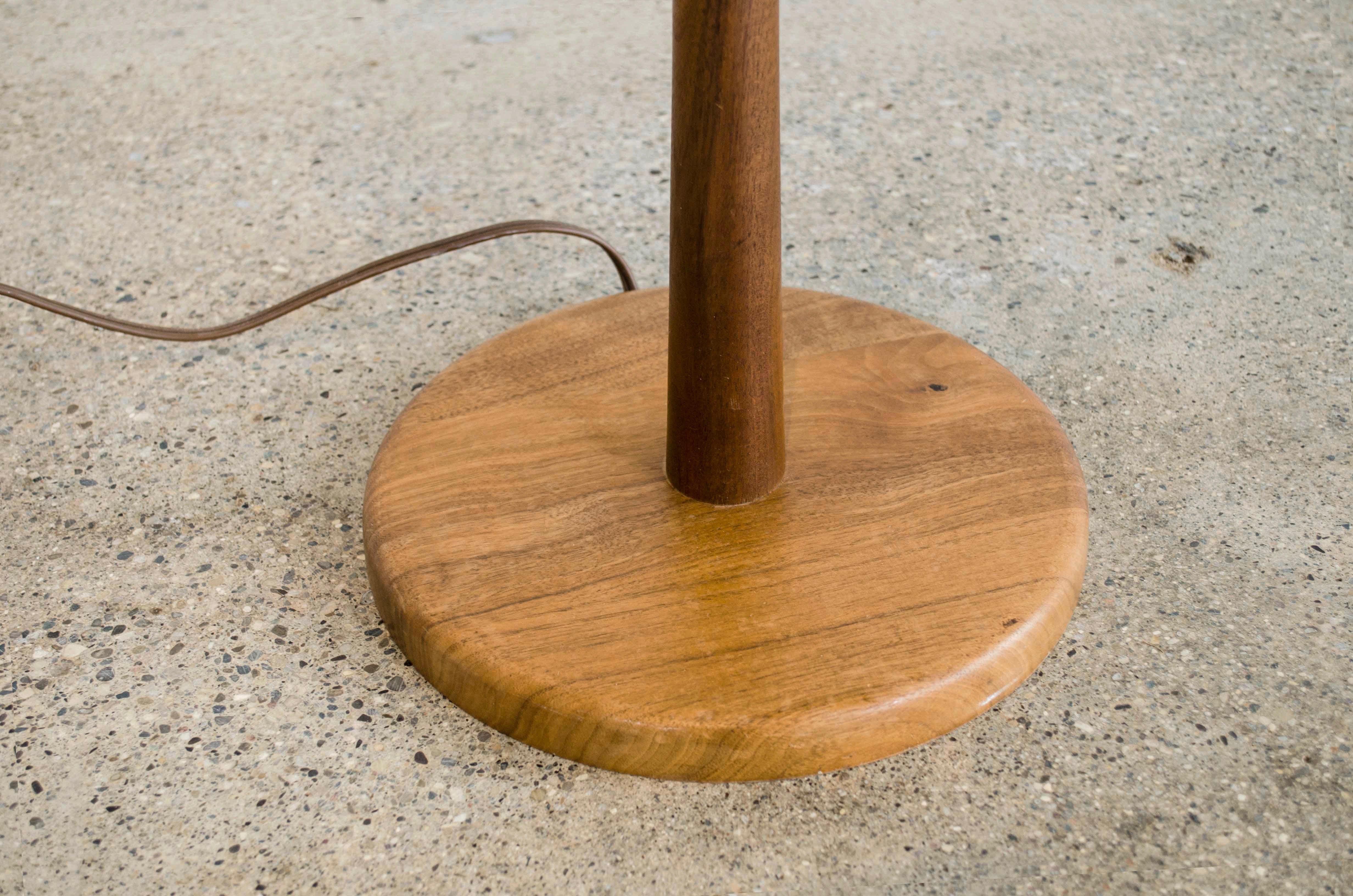 Midcentury Jane and Gordon Martz Marshall Studios Walnut Floor Lamp with Table For Sale 3