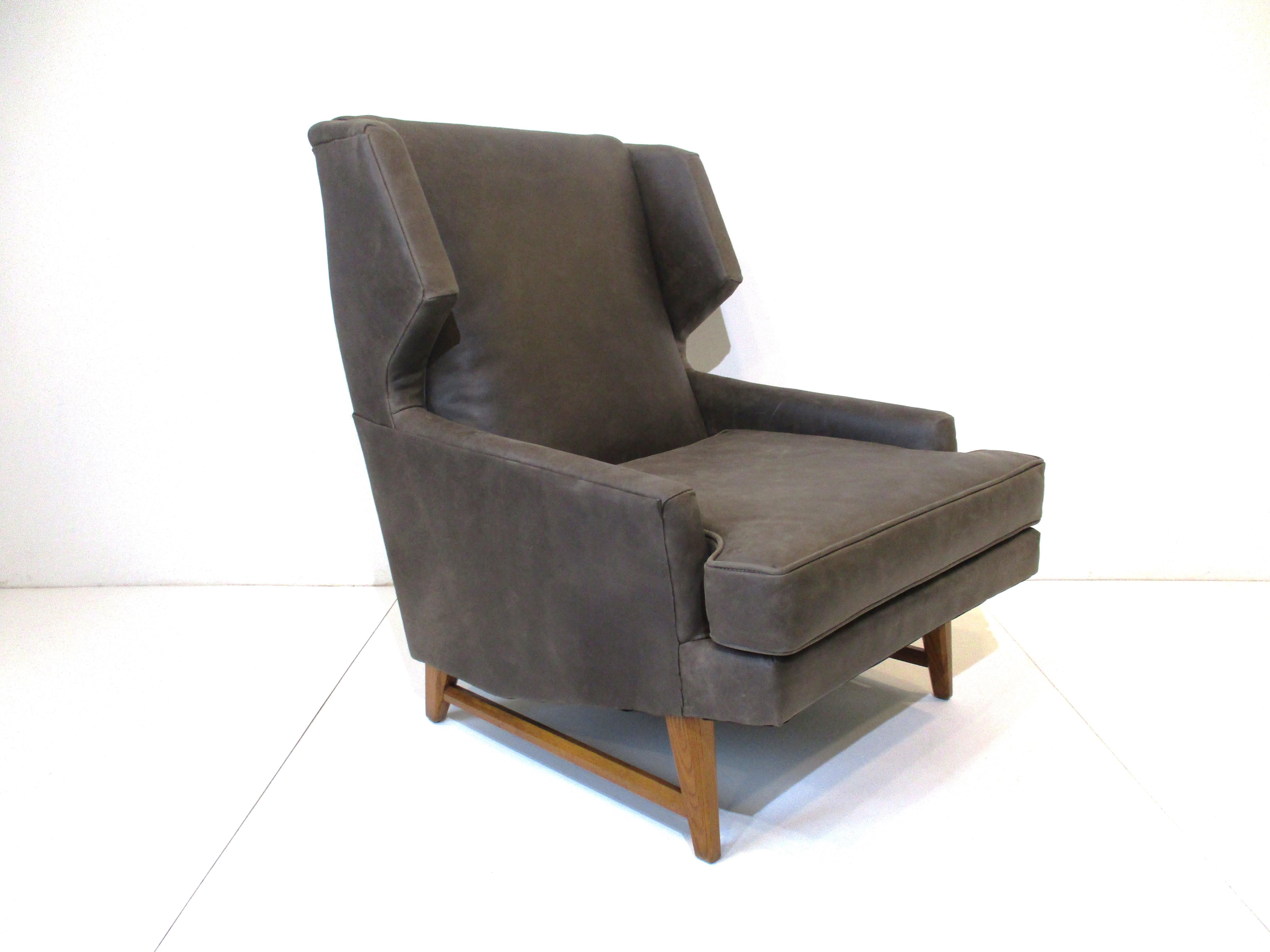Midcentury Janus Leather Wingback Lounge Chair in the Style of Dunbar Wormley For Sale 2