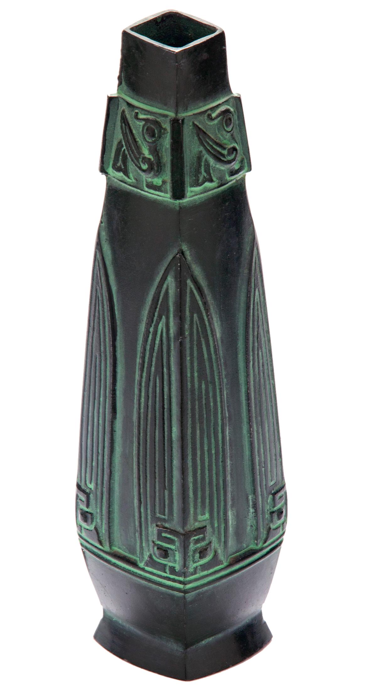 Japanese Ikebana Style Bronze vase.
Excellent Condition: with No Damage, patinaed finish over the dark bronze.
 