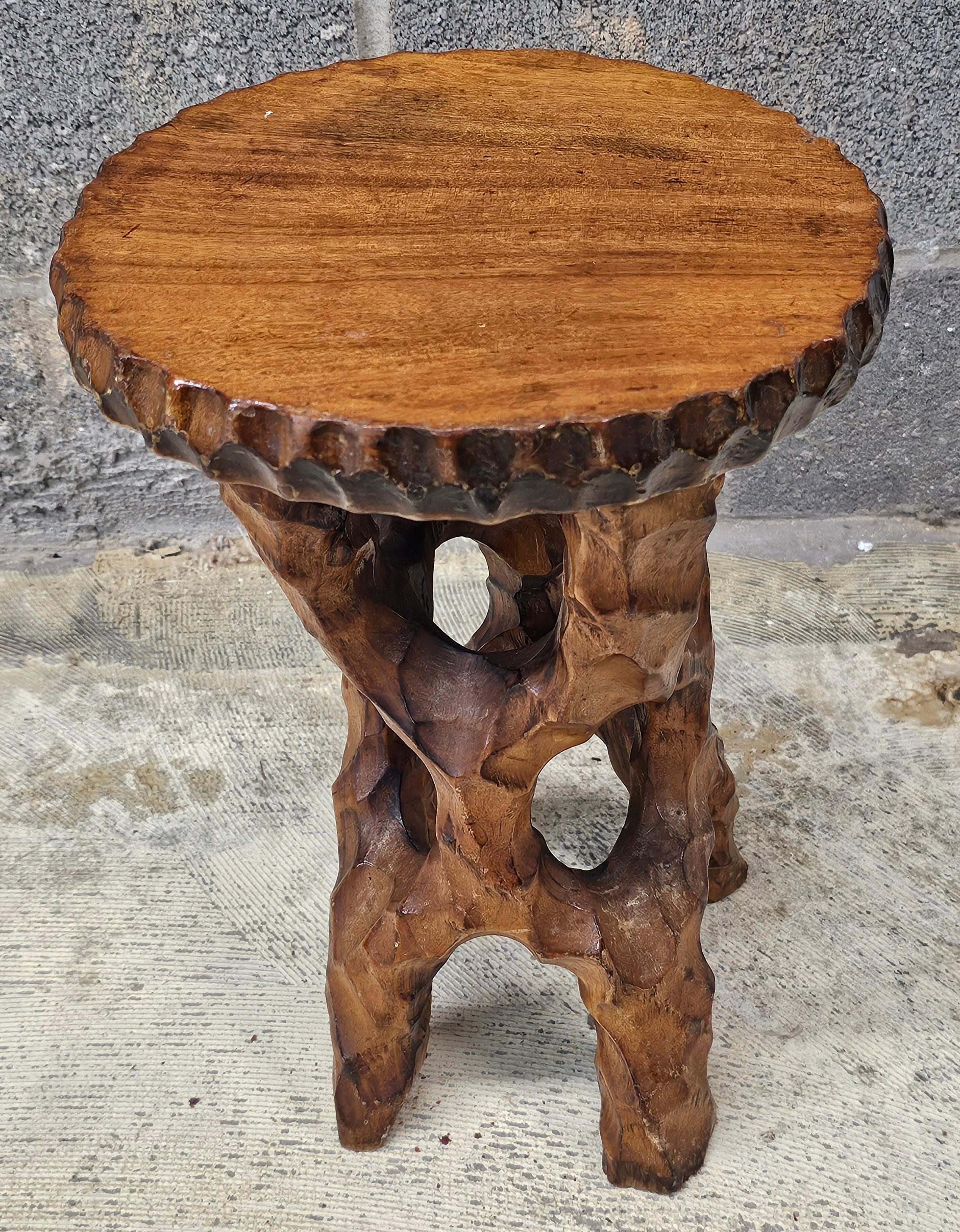 Tabouret japonais du milieu du siècle à forme libre 
ou plant Stand
Mesure 11