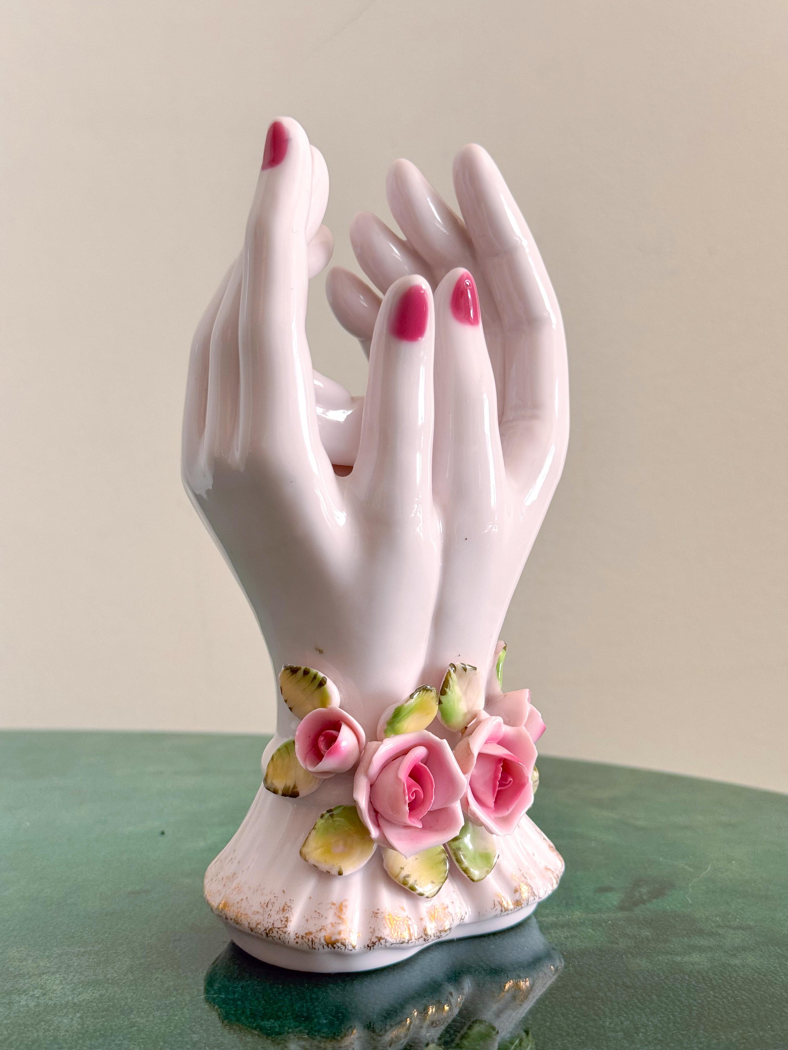 Jarrón con Manos de Porcelana Japonesa de Mediados de Siglo de L'Amour China - Pintado a Mano Renacimiento rococó en venta