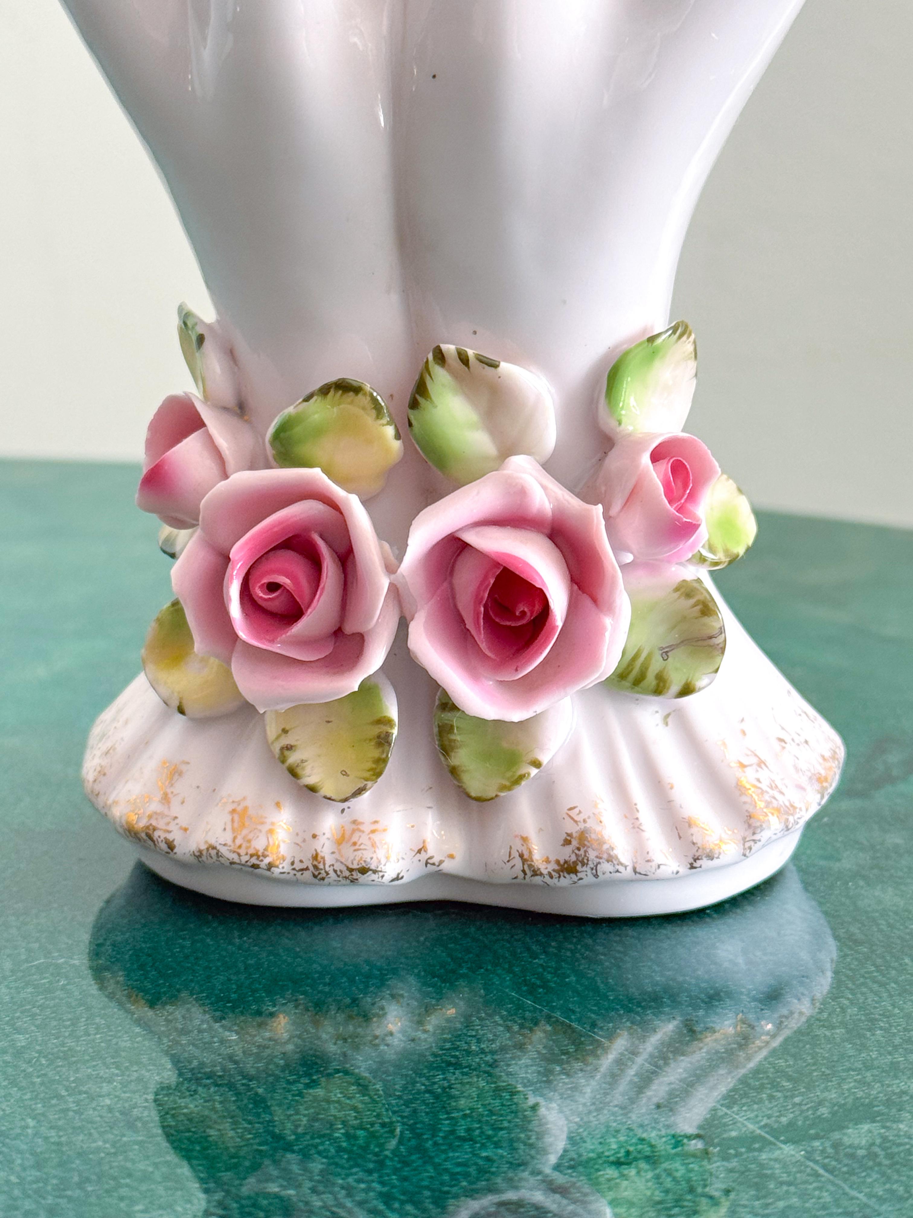 Jarrón con Manos de Porcelana Japonesa de Mediados de Siglo de L'Amour China - Pintado a Mano en Bueno estado para la venta en Toronto, CA