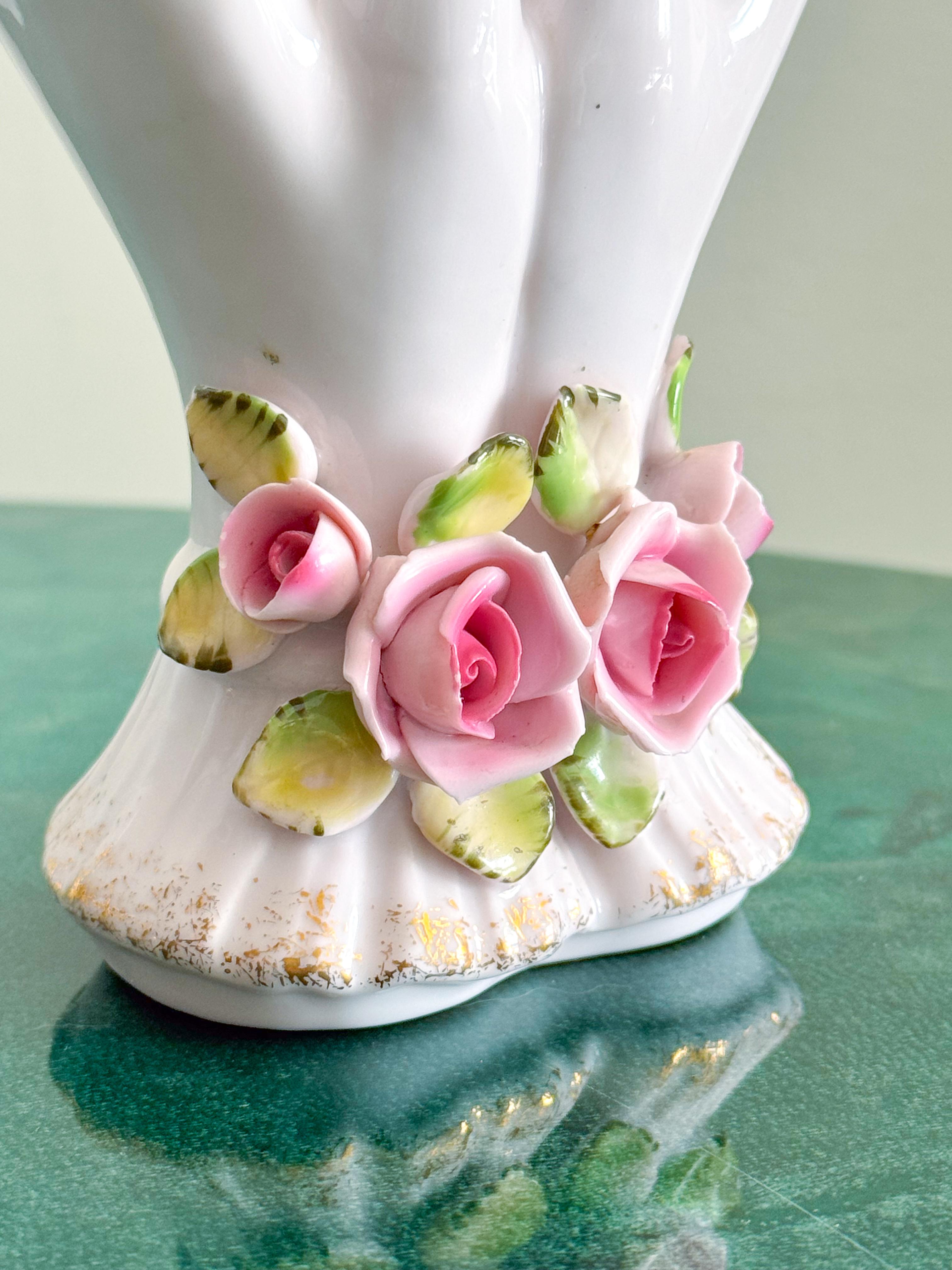 Jarrón con Manos de Porcelana Japonesa de Mediados de Siglo de L'Amour China - Pintado a Mano siglo XX en venta