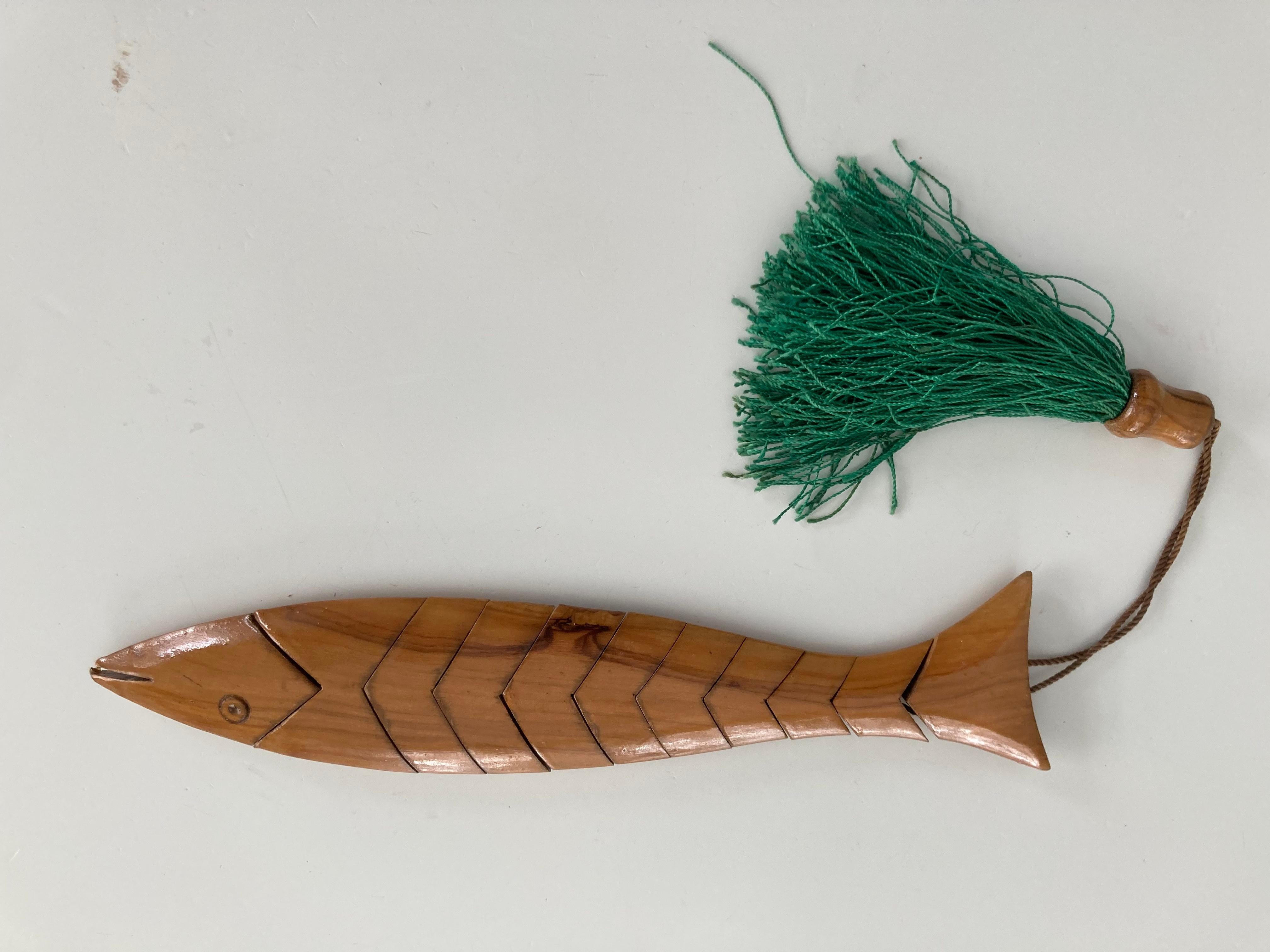 Poisson japonais du milieu du siècle en bois segmenté en vente 3