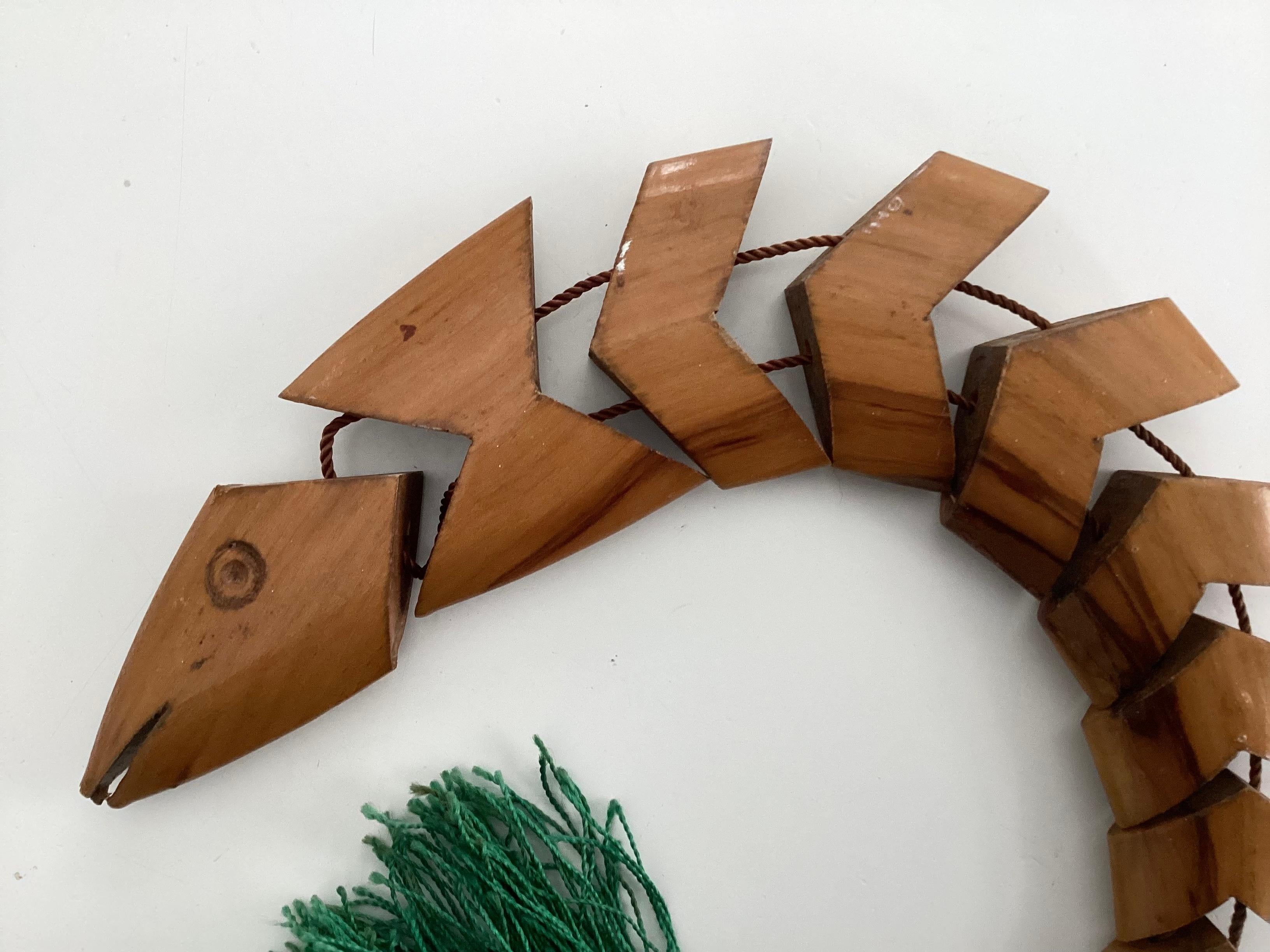 Mid-Century Modern Poisson japonais du milieu du siècle en bois segmenté en vente