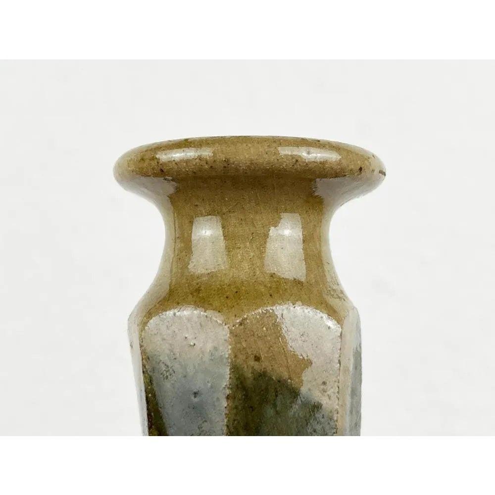 Vaso in Studio Pottery di Mashiko, 1960, in condizioni di restauro. Progettato dal 1960 al 1969 prove ufficiali di autenticità come cataloghi d'epoca, dischi di design.

Informazioni aggiuntive:
Materiali: Ceramica
Colore: Beige
Stili: Medioevo