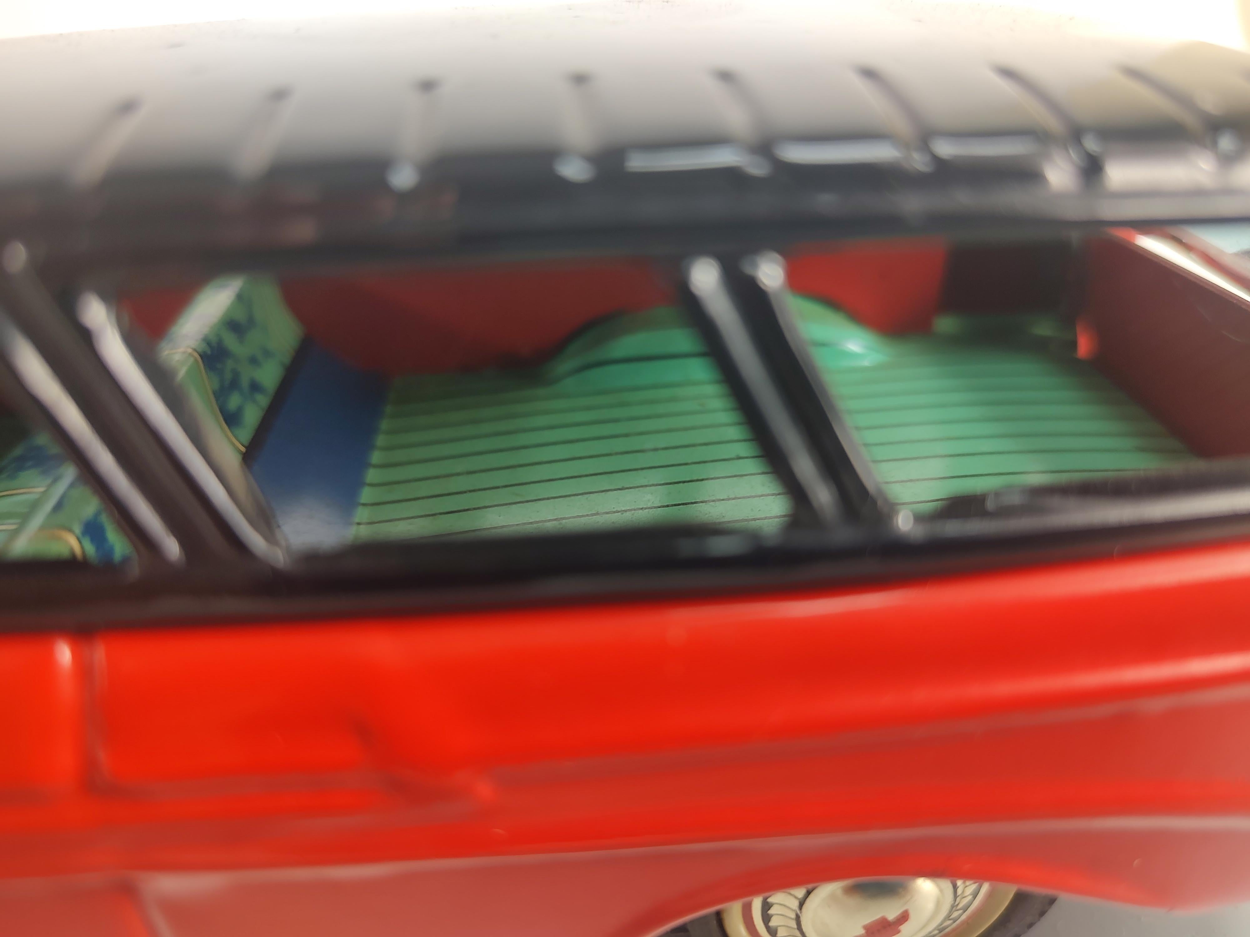 Mid Century Japanese Tin Litho Friction Toy Car Chevrolet Station Wagon C1956 en venta 4