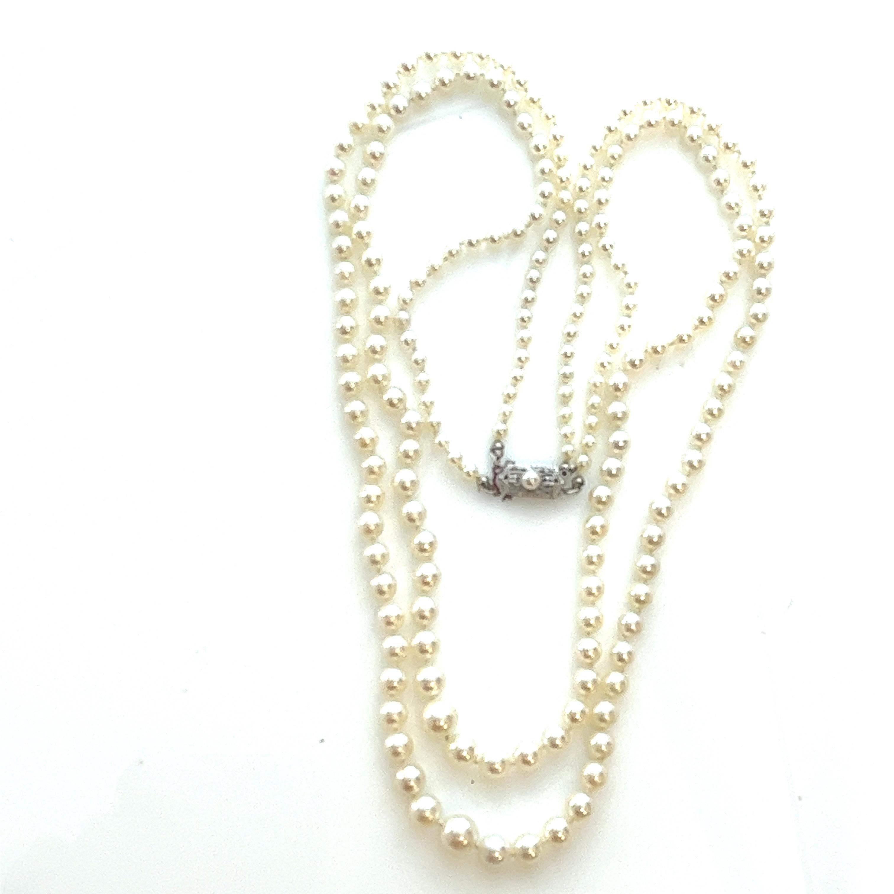 Mid-Century Japanese White Akoya Pearl Graduating Double Strand Necklace In Good Condition For Sale In Miami, FL