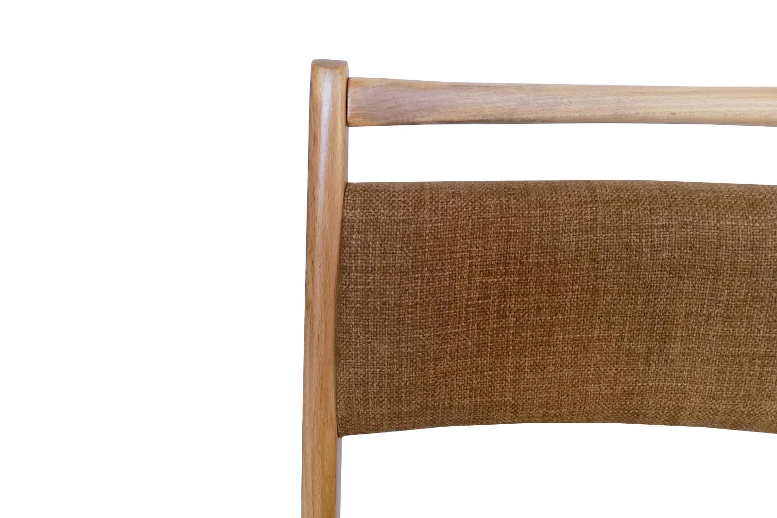 Mid Century JAR Stuhl, Tabacco Wool Millais von Dedar, Polen, Europa, 1960er Jahre. (Polnisch) im Angebot
