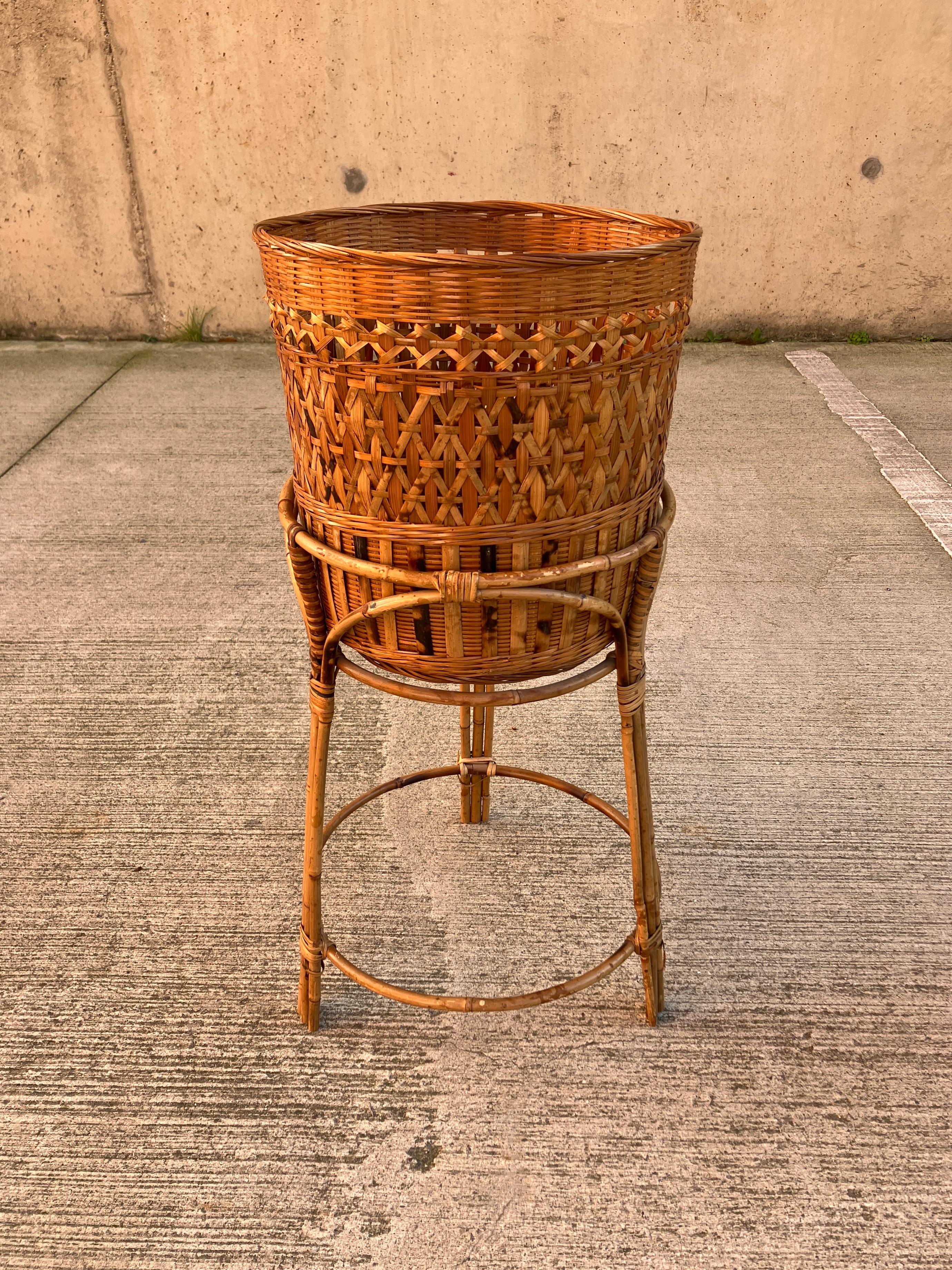 Mid century jardiniere in rattan - plant stand for a large indoor plant In Good Condition In Leicester, GB