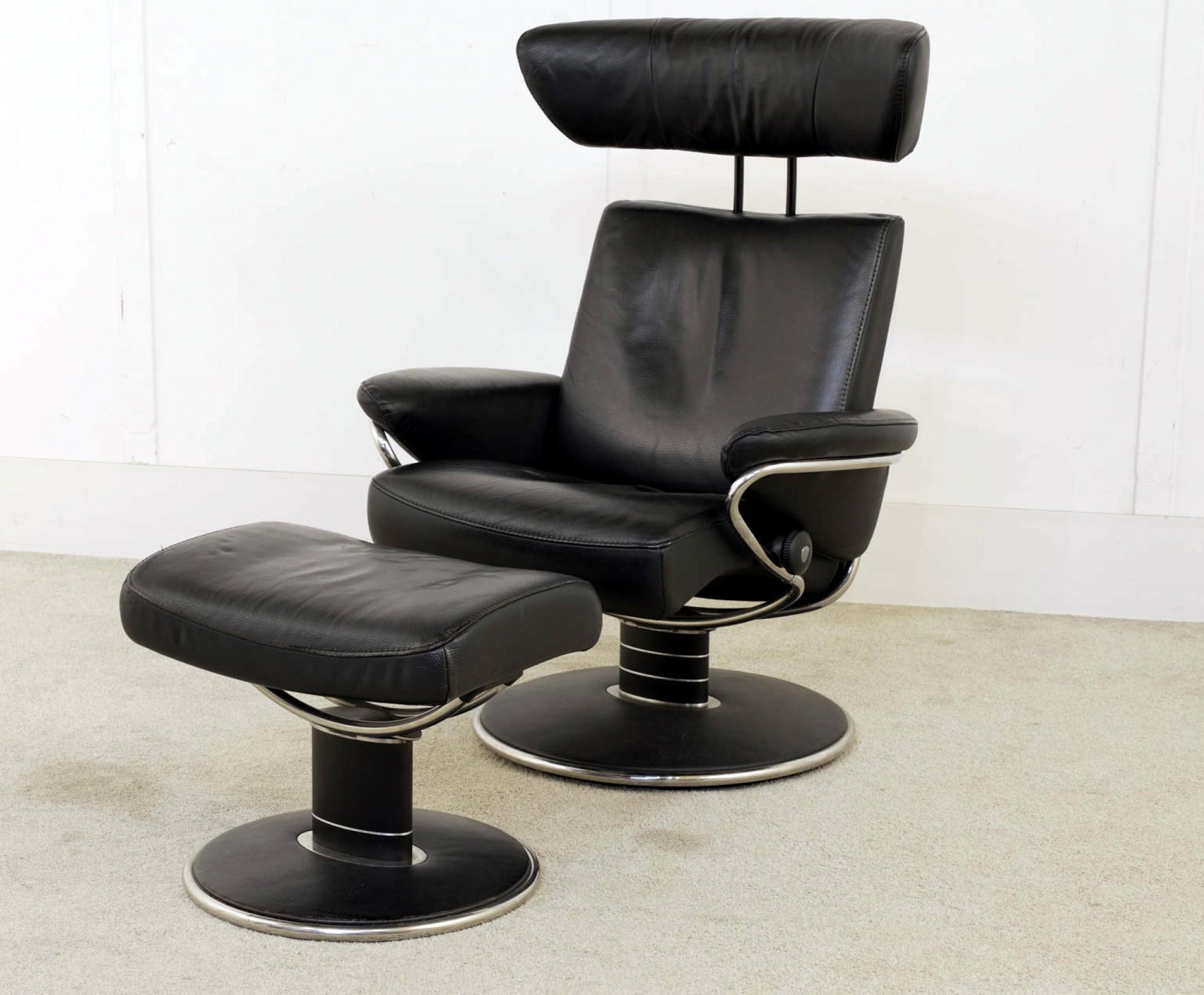 You are viewing an on trend Mid Century modern recliner chair and matching ottoman stool
Circa Date 1960
Such a great look, love to sit back in this with a Scotch and some jazz playing on the stereo
Leather in great shape and patina to chrome is