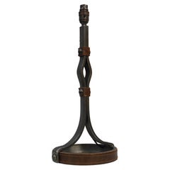 Lampe de table en fer et cuir Jean Pierre Ryckeart, milieu de siècle