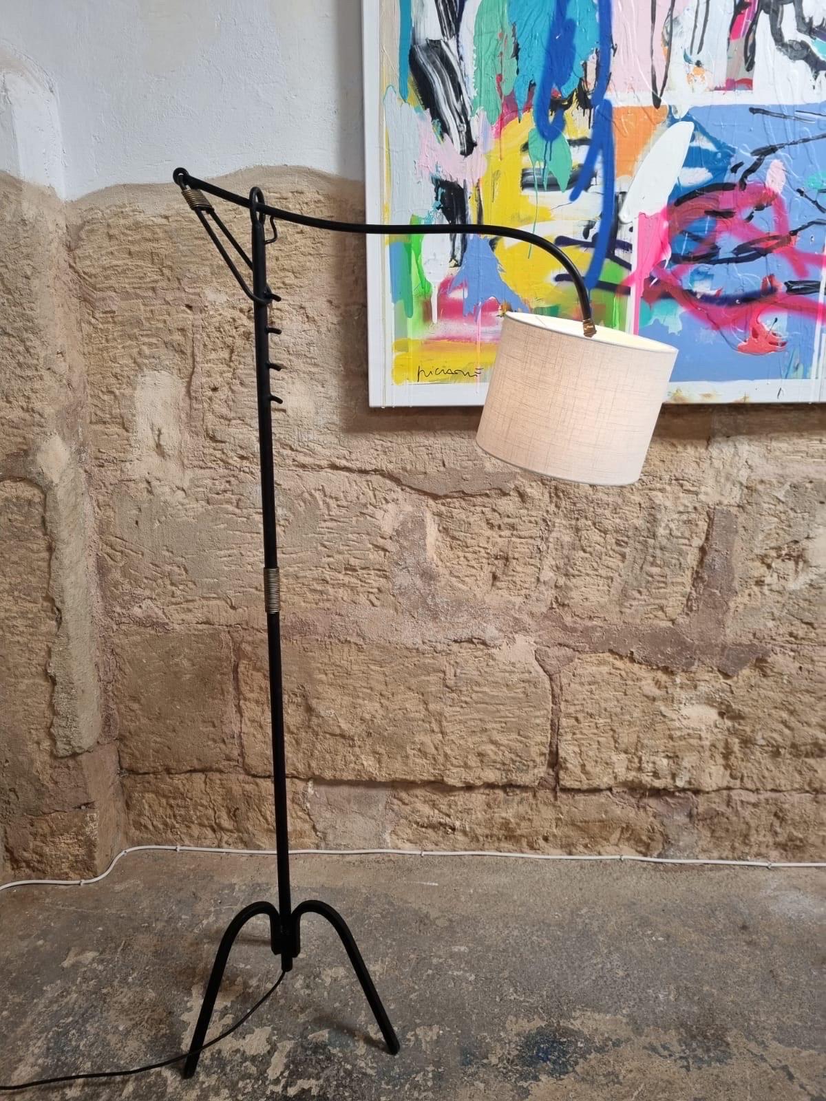 Lampadaire en fer du milieu du siècle, France, années 1950 en vente 1