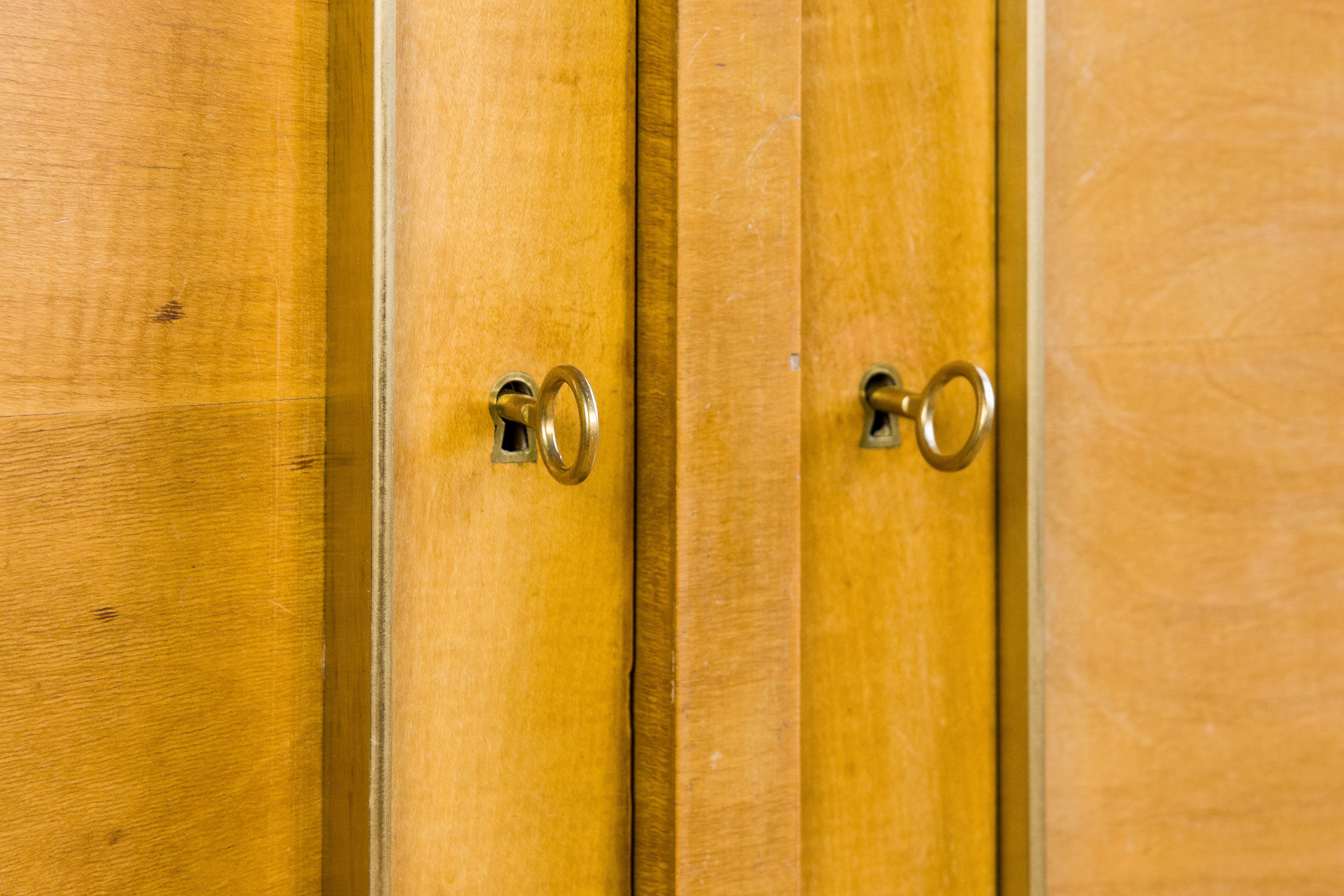 Armoire Jean Royere du milieu du siècle, circa 1950, France Bon état - En vente à Girona, Spain