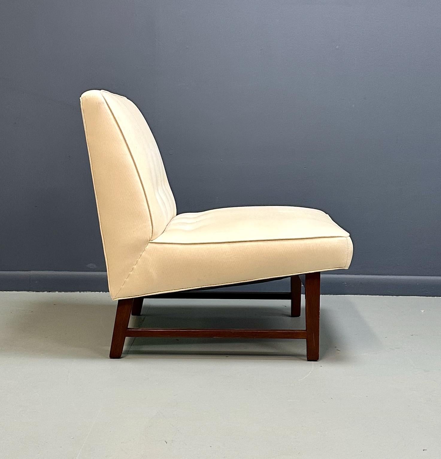 Silla Slipper estilo Jens Risom de mediados de siglo con asiento tapizado y base de nogal en Bueno estado para la venta en Philadelphia, PA