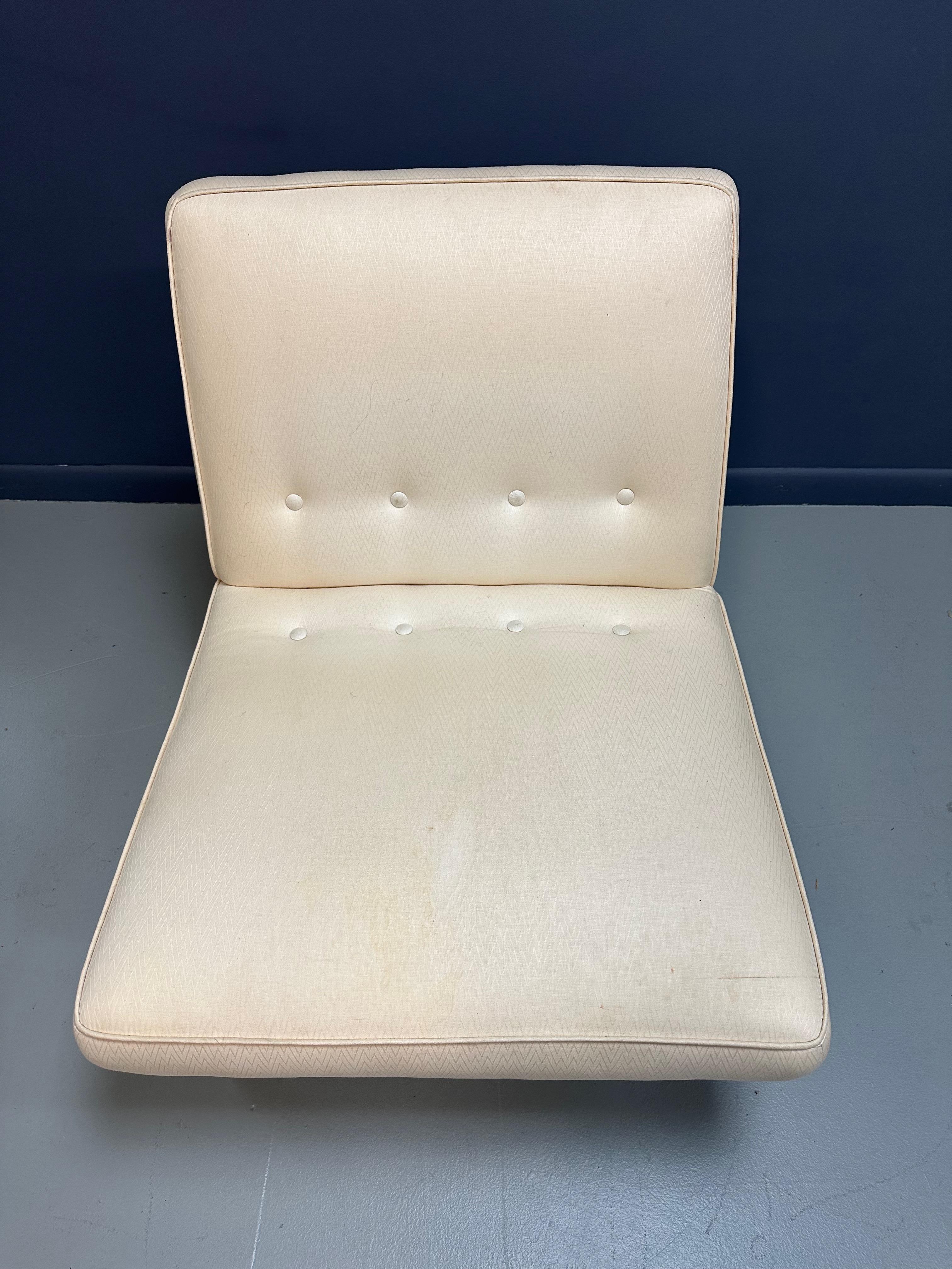 Silla Slipper estilo Jens Risom de mediados de siglo con asiento tapizado y base de nogal Nogal en venta