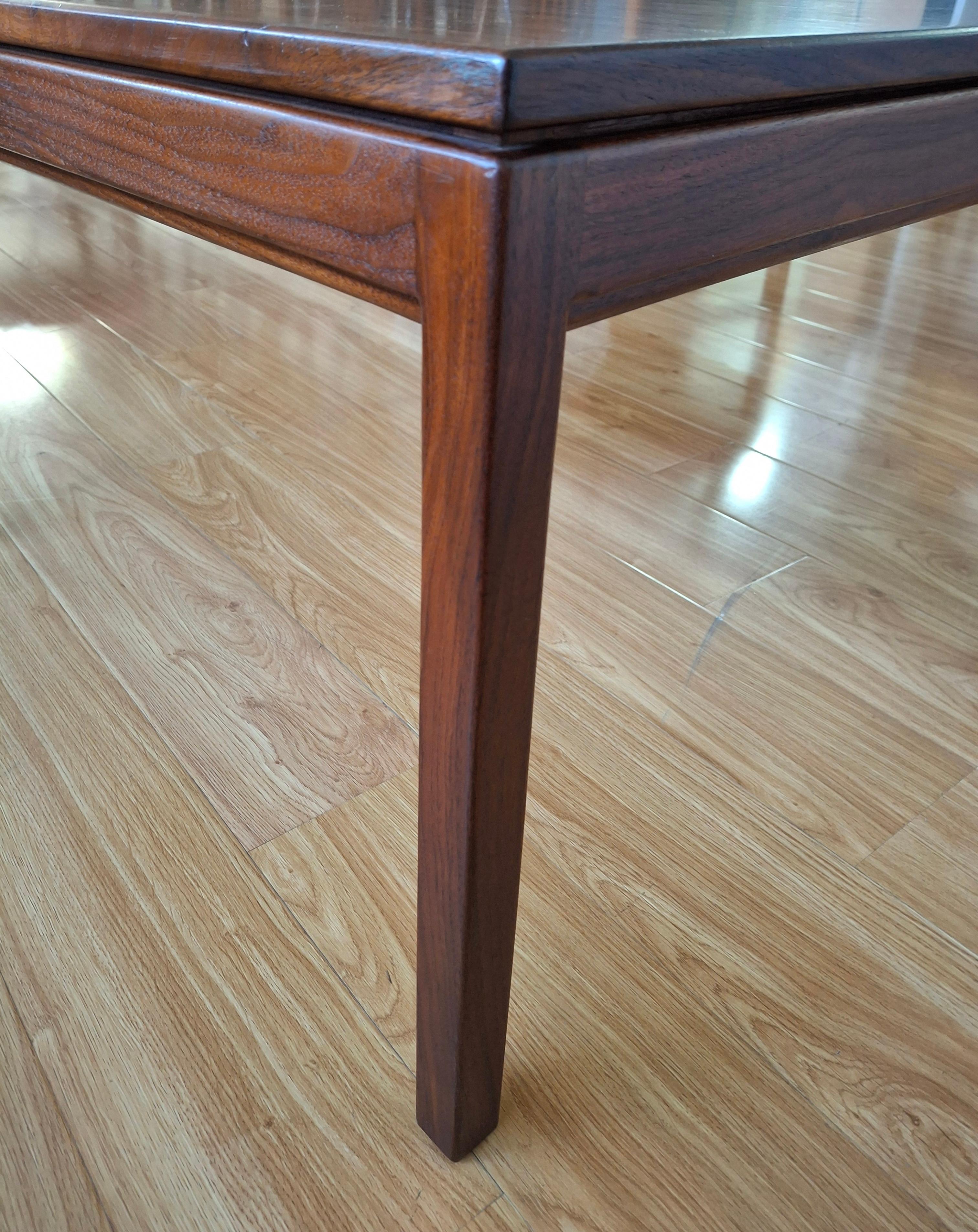 Noyer Table basse en noyer du milieu du siècle de Jens Risom en vente