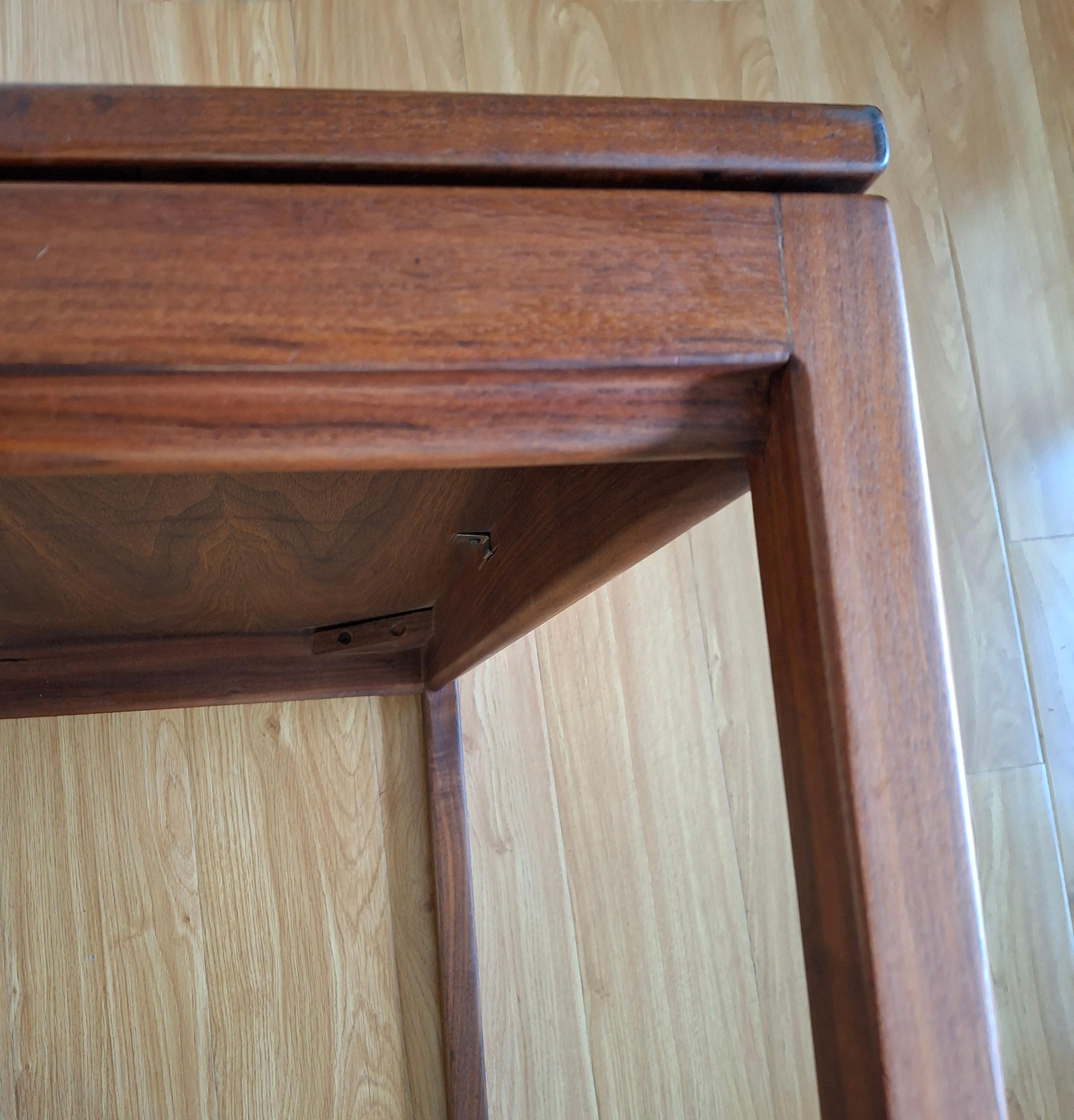 Table basse en noyer du milieu du siècle de Jens Risom en vente 1