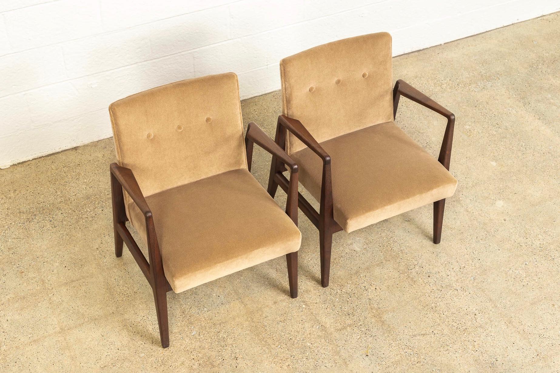 Mid-Century Modern Midcentury Jens Risom Walnut Wood and Upholstered Lounge Armchairs, a Pair For Sale