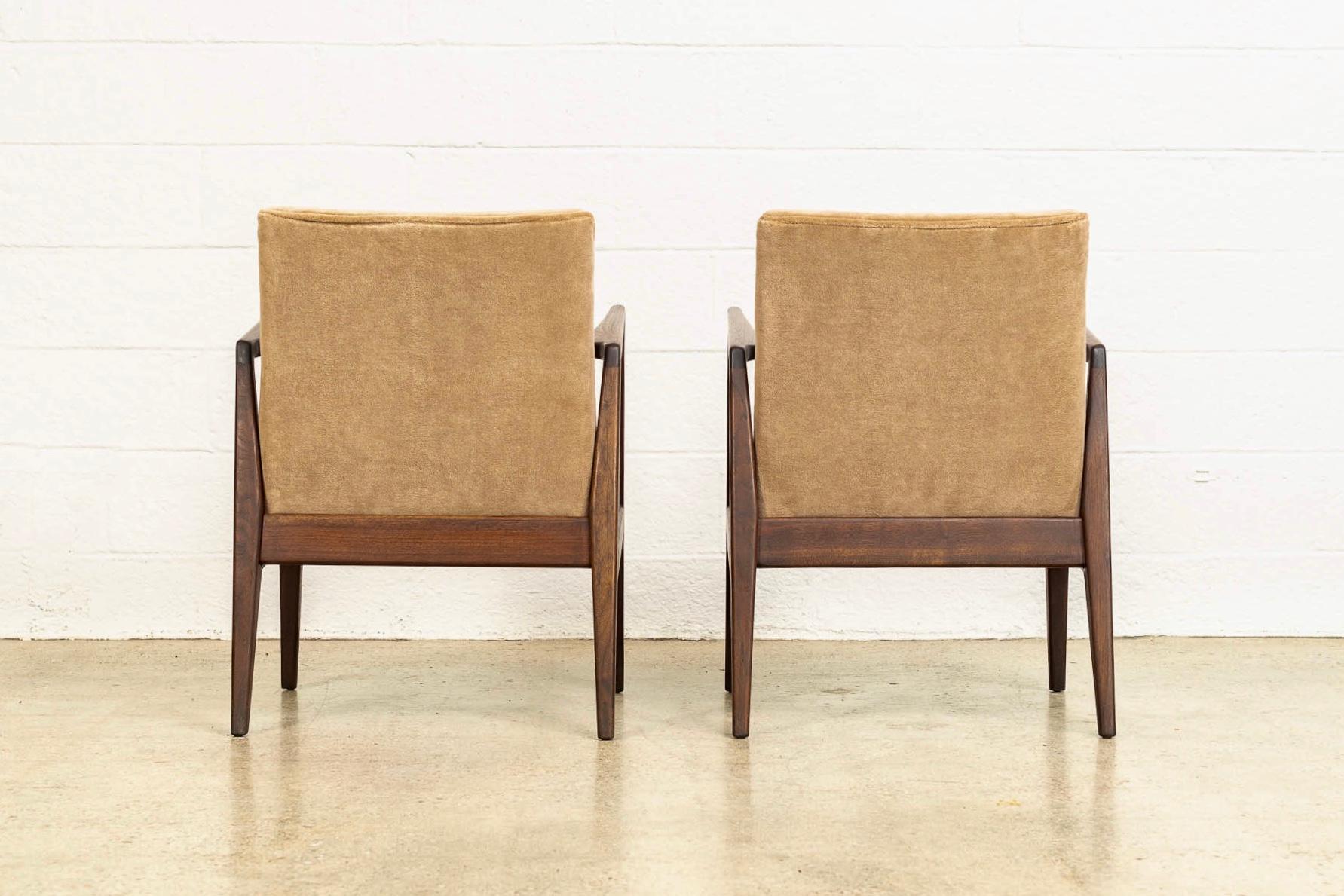 Mid-20th Century Midcentury Jens Risom Walnut Wood and Upholstered Lounge Armchairs, a Pair For Sale