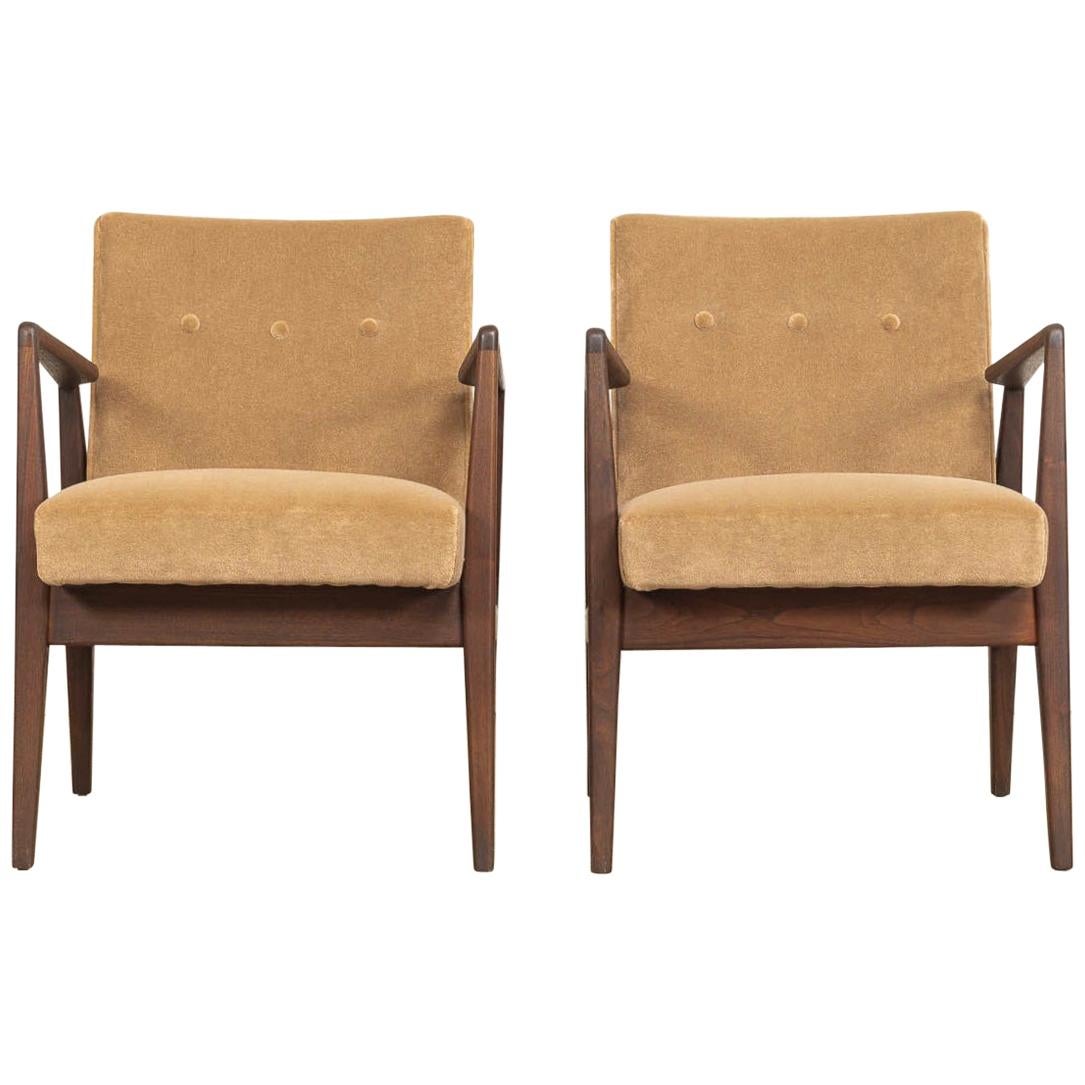 Midcentury Jens Risom Walnut Wood and Upholstered Lounge Armchairs, a Pair For Sale