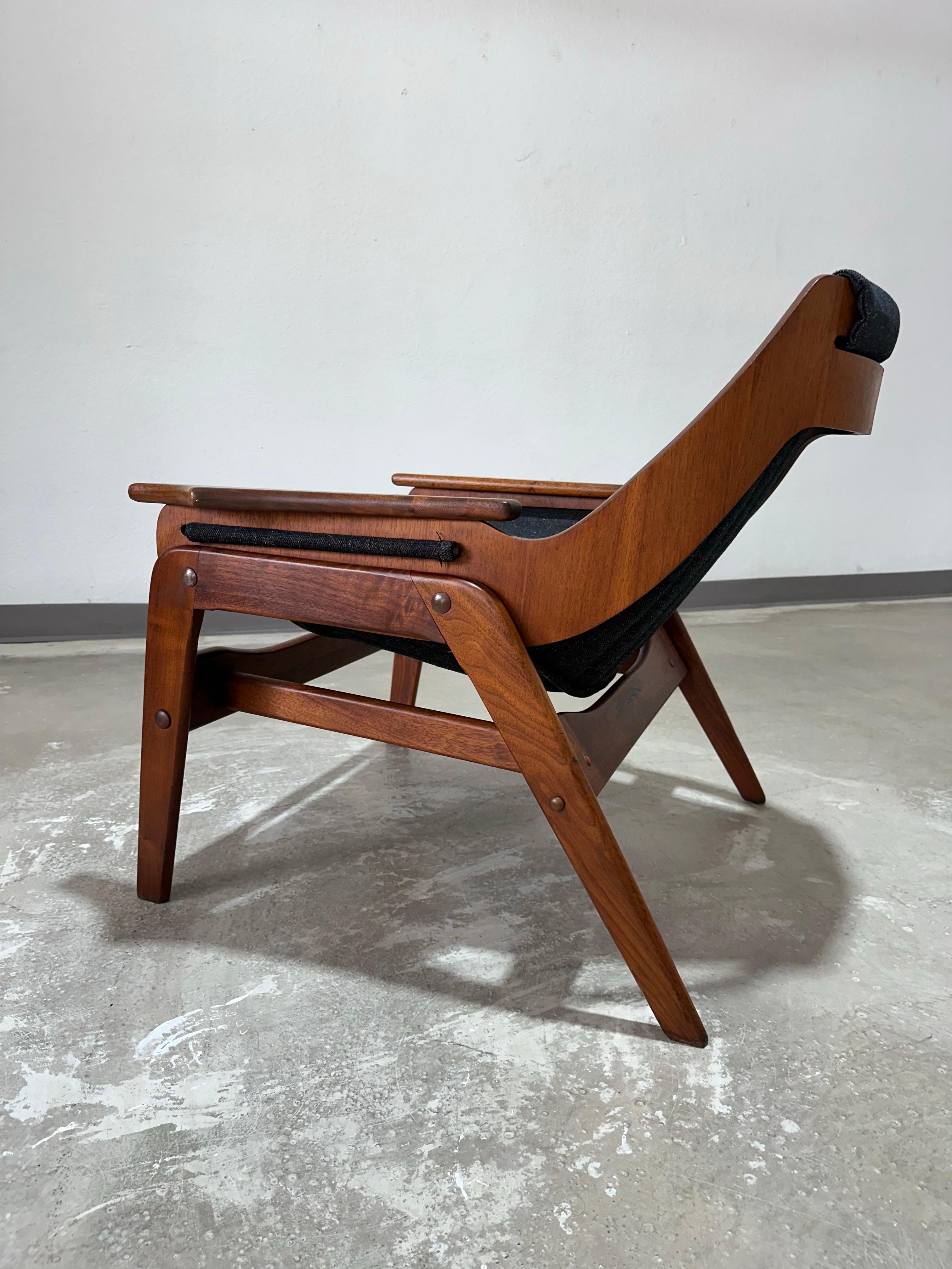 Oiled Mid Century Jerry Johnson Triumph Walnut Sling Lounge Chair For Sale