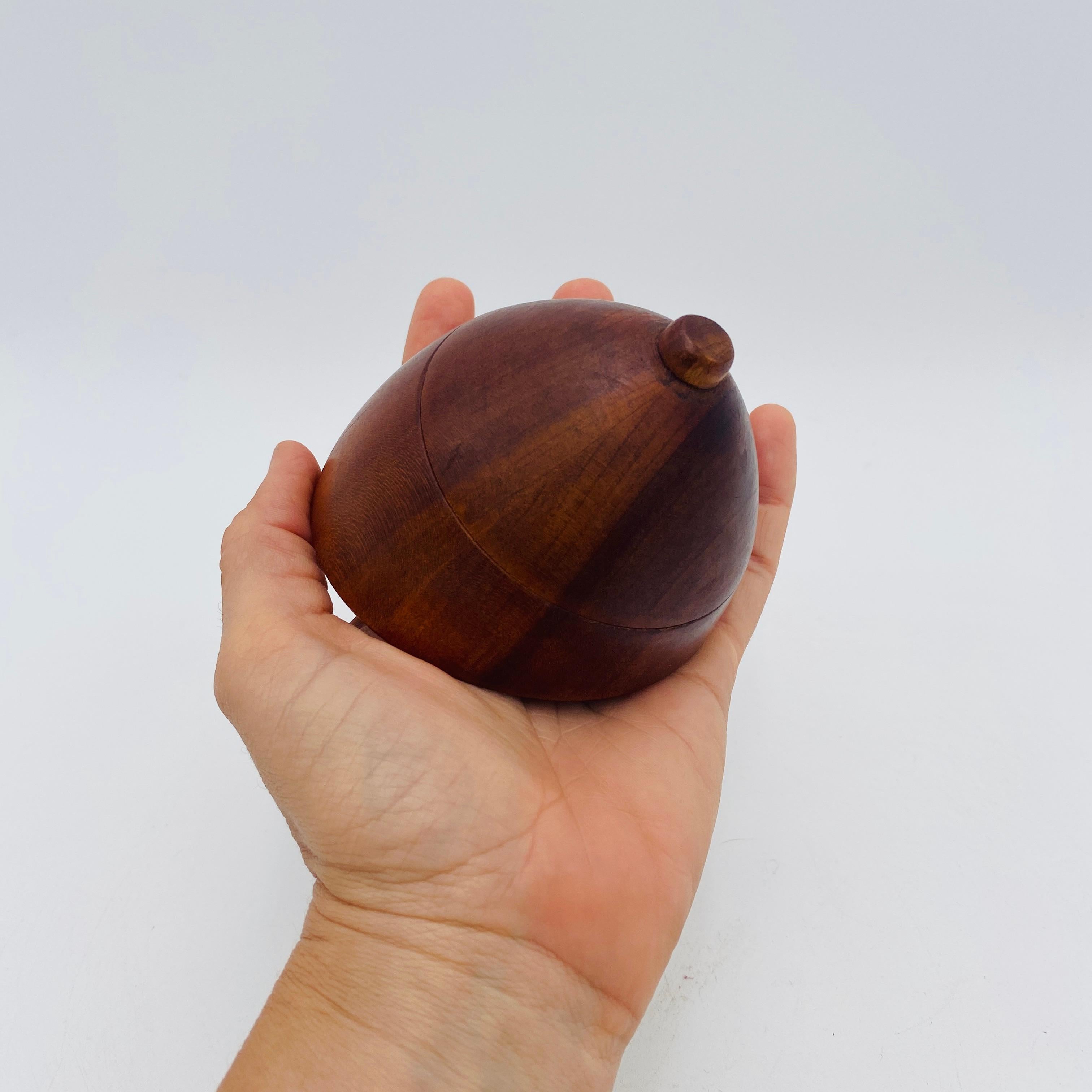 Mid Century Jewelry Box Hand Carved Wood Boob 1960s en venta 4