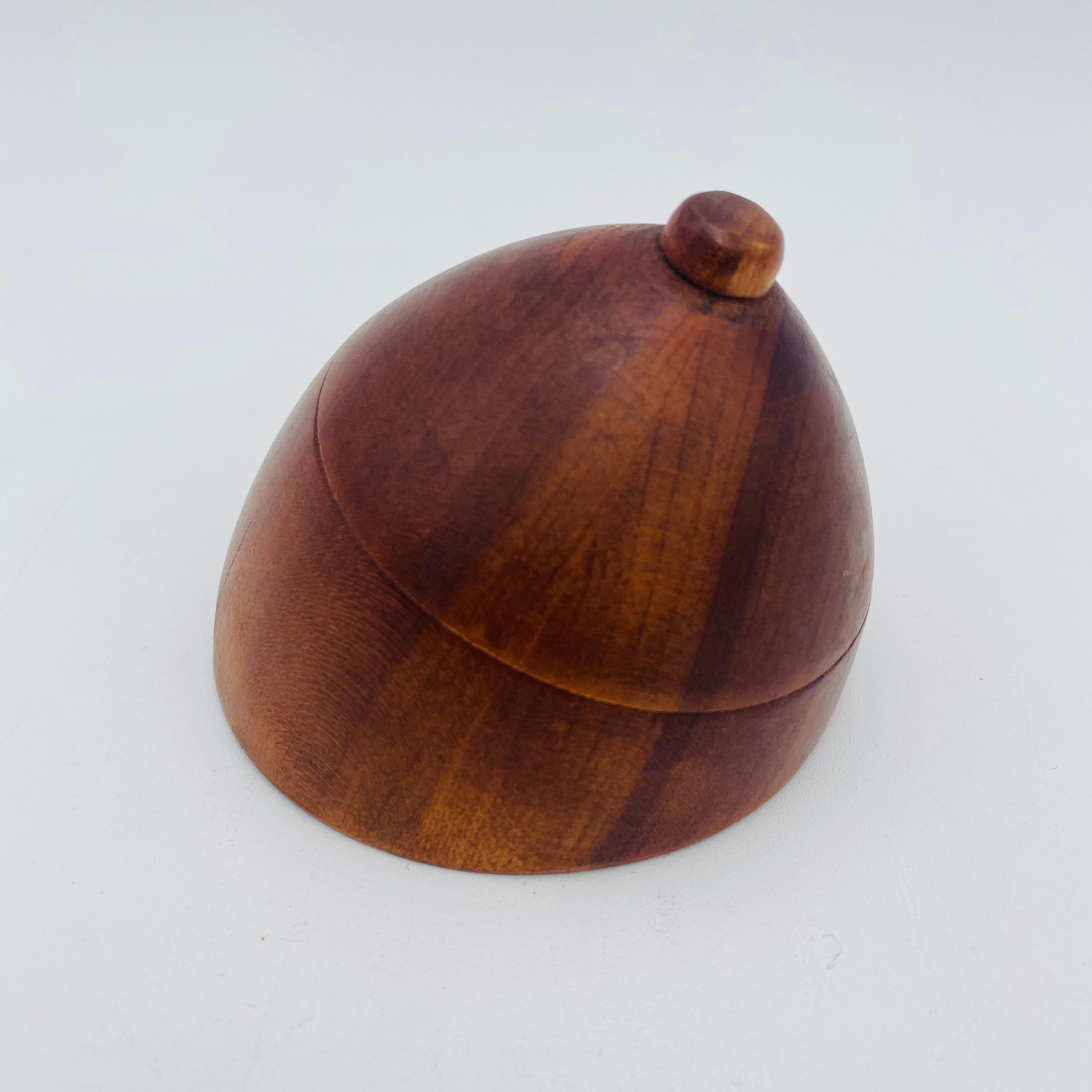 Mid Century Jewelry Box Hand Carved Wood Boob 1960s en Bueno estado para la venta en San Juan Capistrano, CA