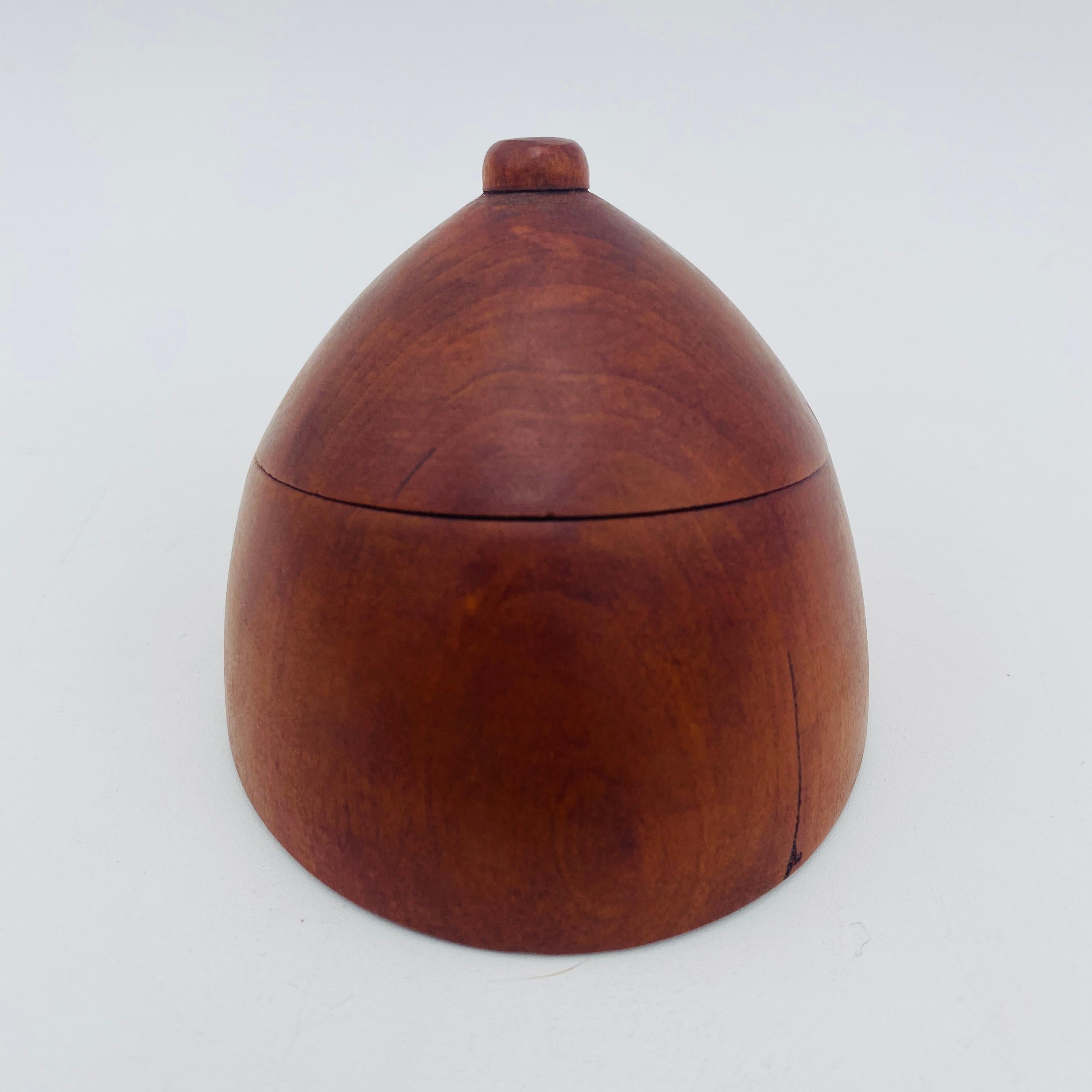 Mid Century Jewelry Box Hand Carved Wood Boob 1960s Madera en venta