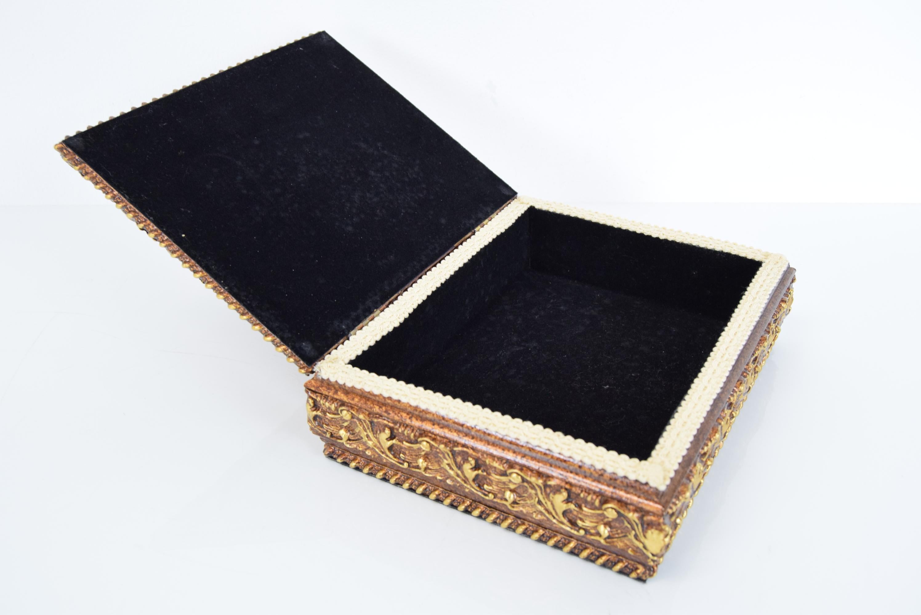 Tissu Boîte à bijoux du milieu du siècle, années 1960.  en vente