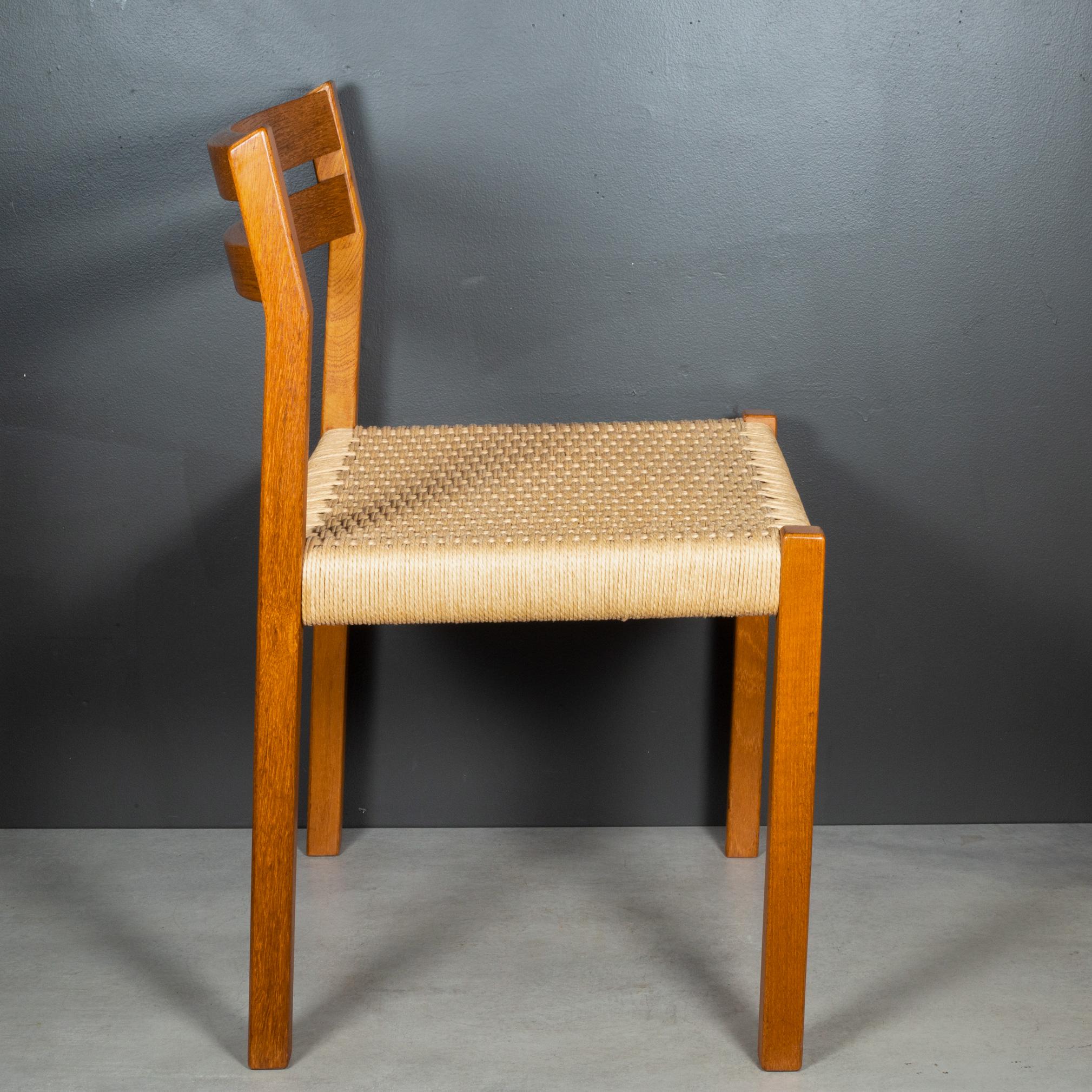 I.L.A. du milieu du siècle Chaises de salle à manger danoises Moller modèle n° 404, c.1974 en vente 6