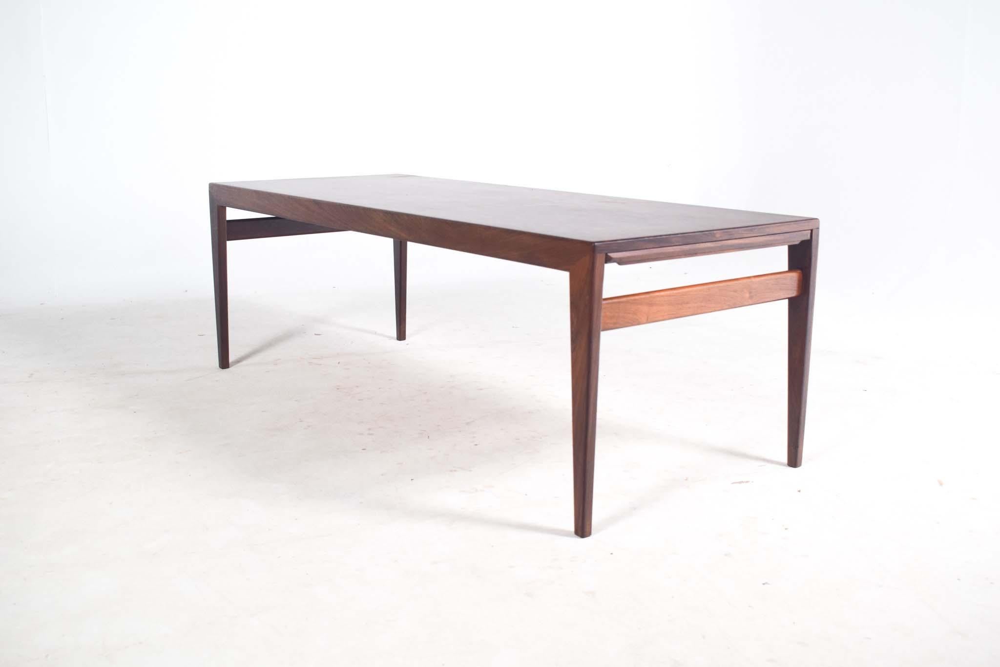 Mid-Century Modern Table basse en palissandre du milieu du siècle Johannes Andersen, Danemark, années 1960 en vente