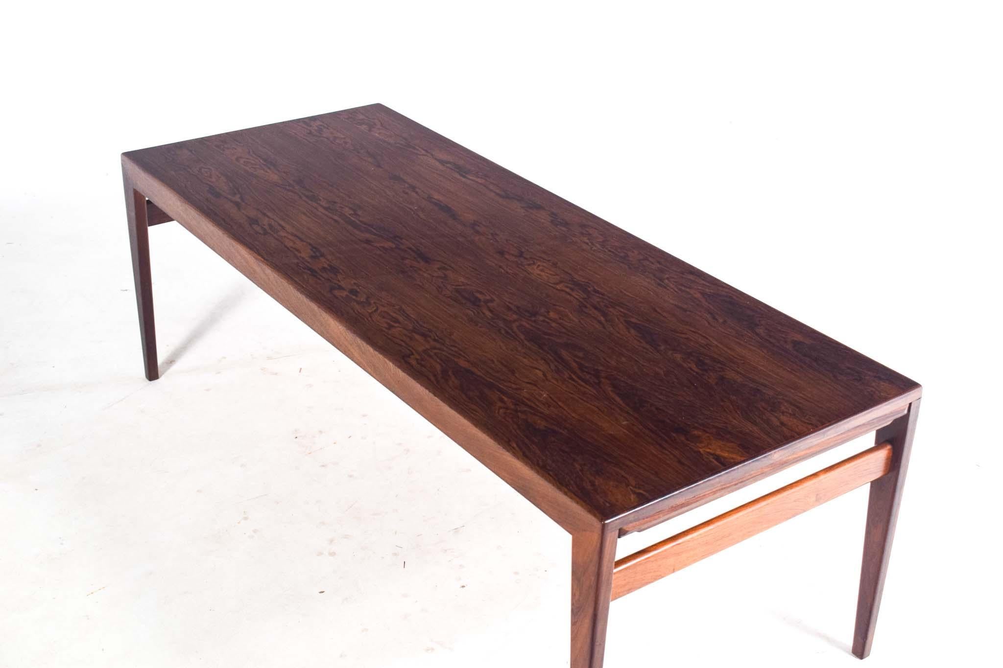 Table basse en palissandre du milieu du siècle Johannes Andersen, Danemark, années 1960 Bon état - En vente à Lisboa, Lisboa