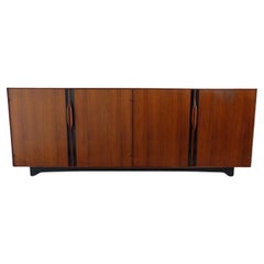 Credenza a 4 ante in noce lungo di metà secolo John Kapel per Glenn of California