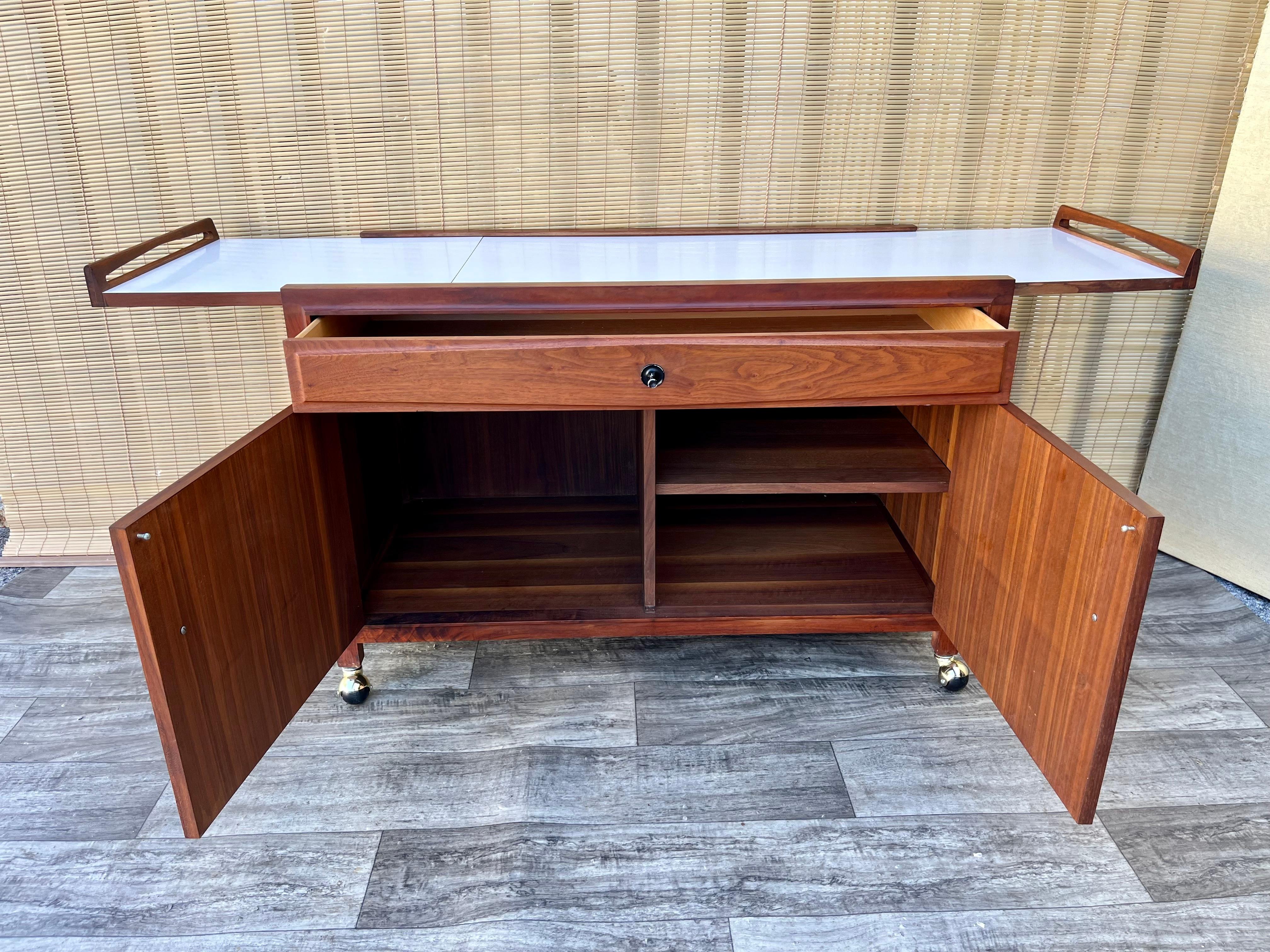 Mid Century John Stuart Buffet Server / Bar Cart. Circa 1960s.  4