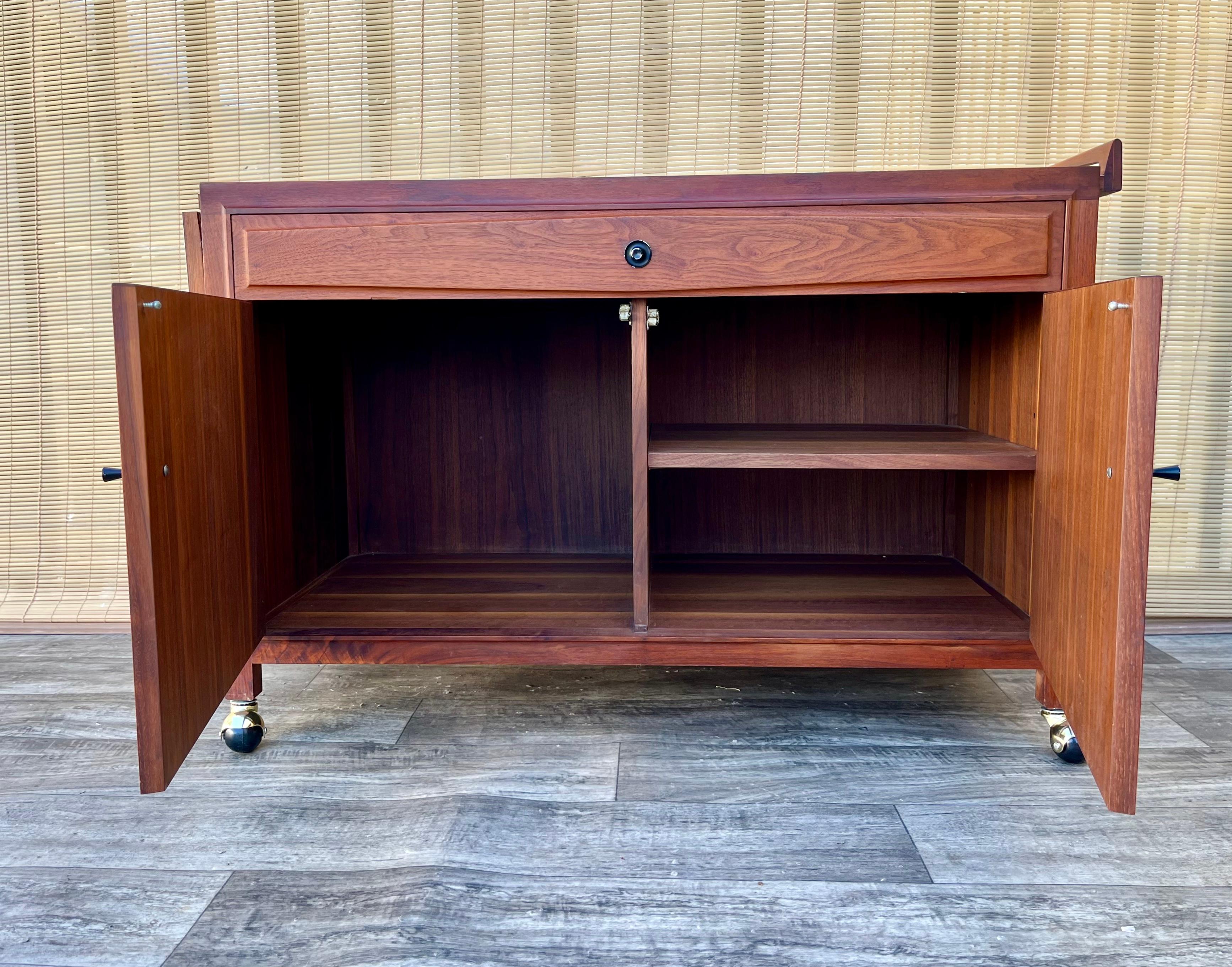 Serveur de buffet / chariot de bar du milieu du siècle de John Stuart. Vers les années 60. en vente 5