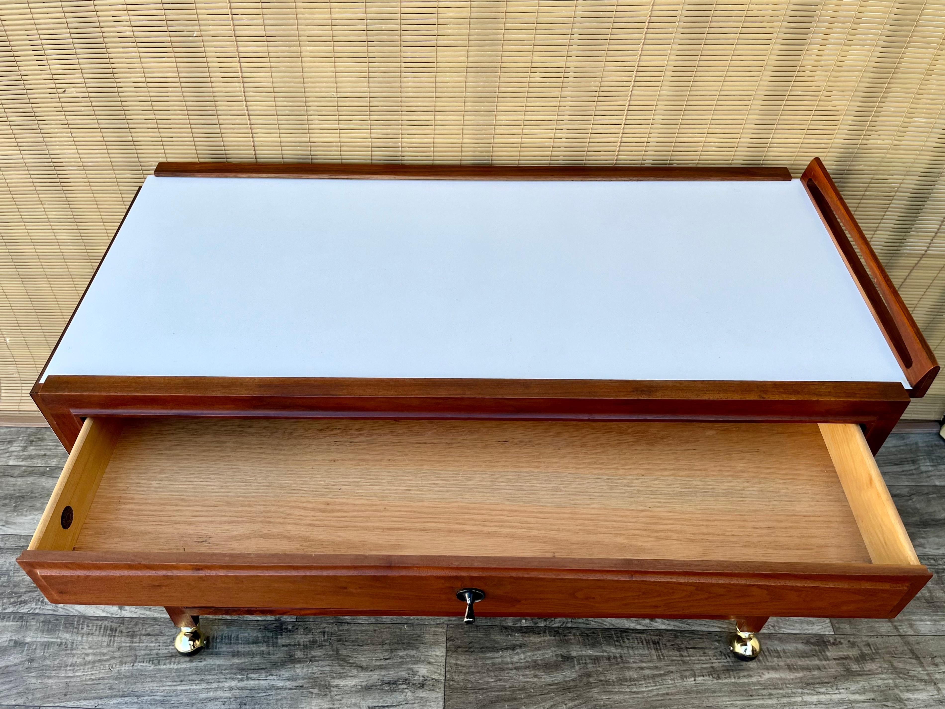 Serveur de buffet / chariot de bar du milieu du siècle de John Stuart. Vers les années 60. en vente 6