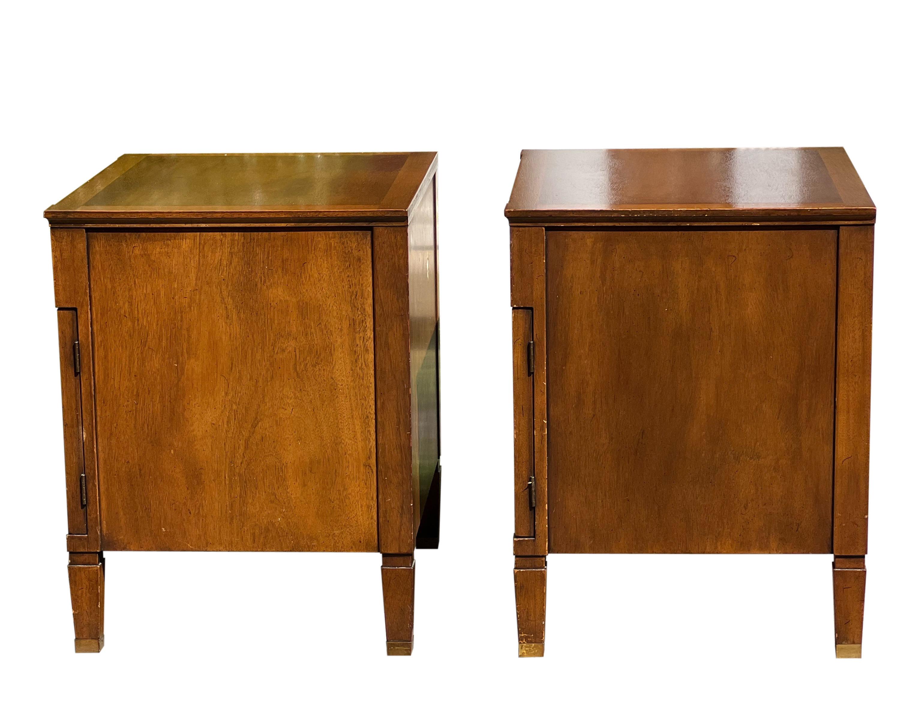 Mid Century John Stuart Nightstands, a Pair In Good Condition For Sale In Doylestown, PA