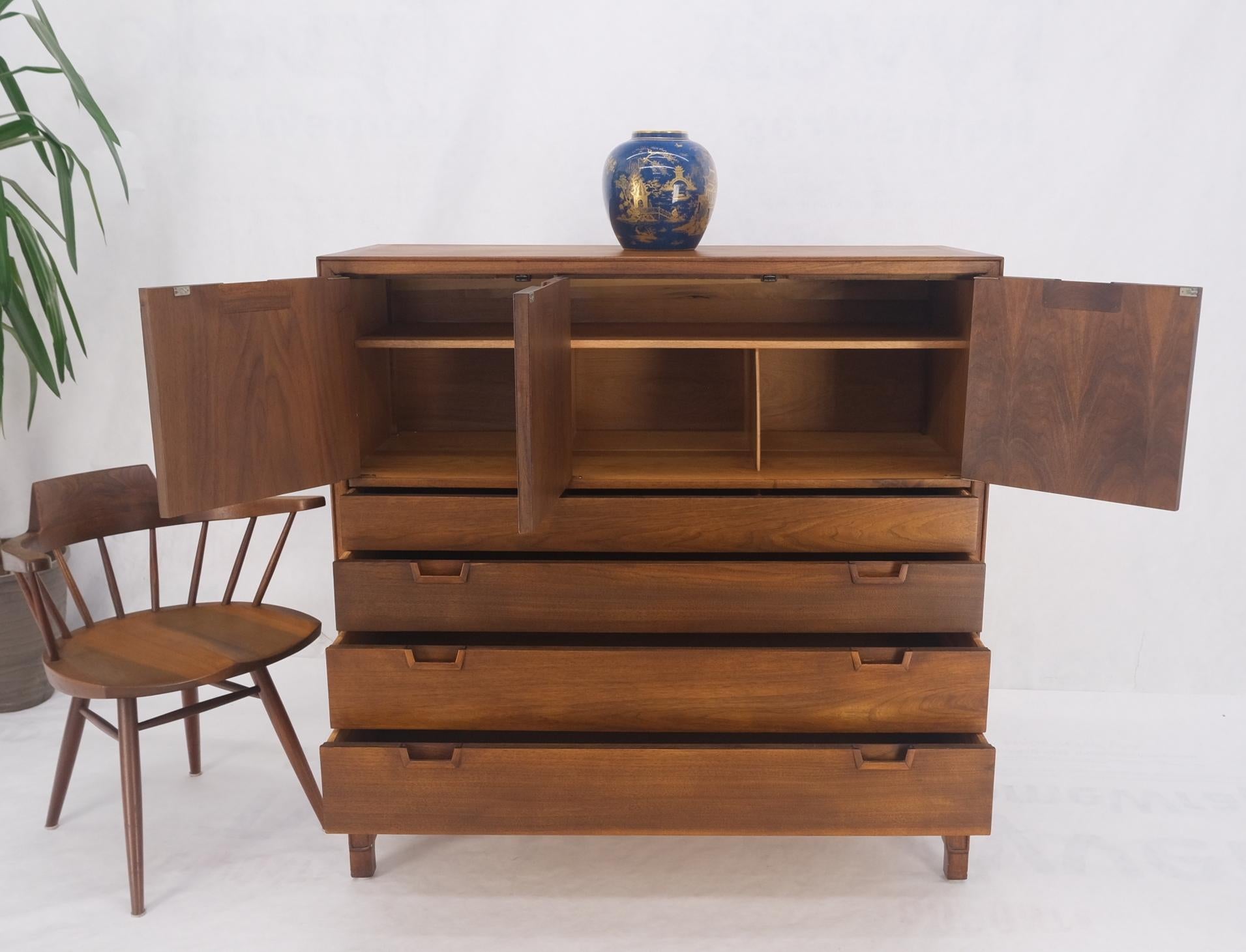 Mid Century John Stuart Walnut 2 Doors 4 Drawers Gentleman's High Chest Dresser For Sale 12