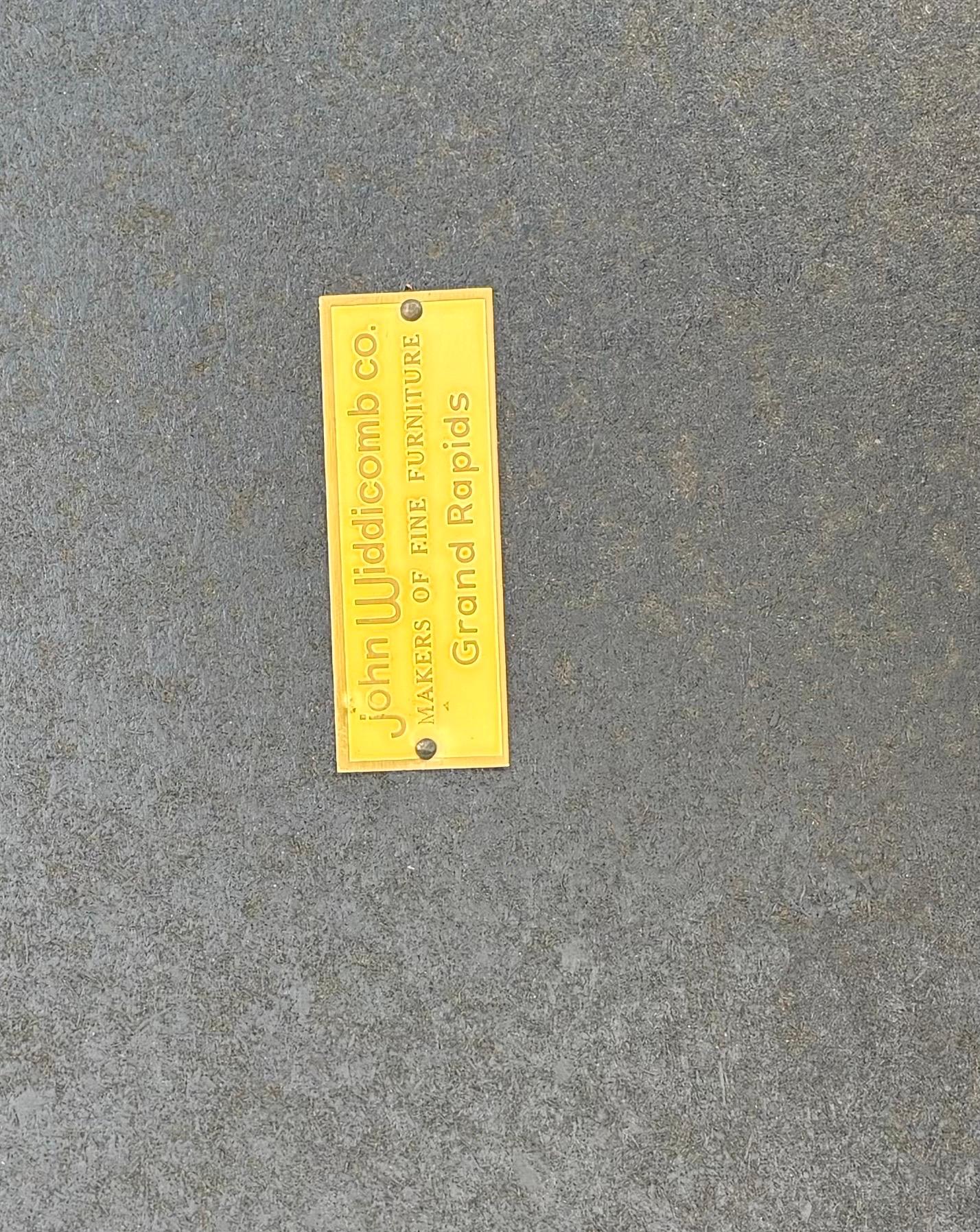 Console du milieu du siècle de John Widdicomb en fausse écaille et laiton en vente 6