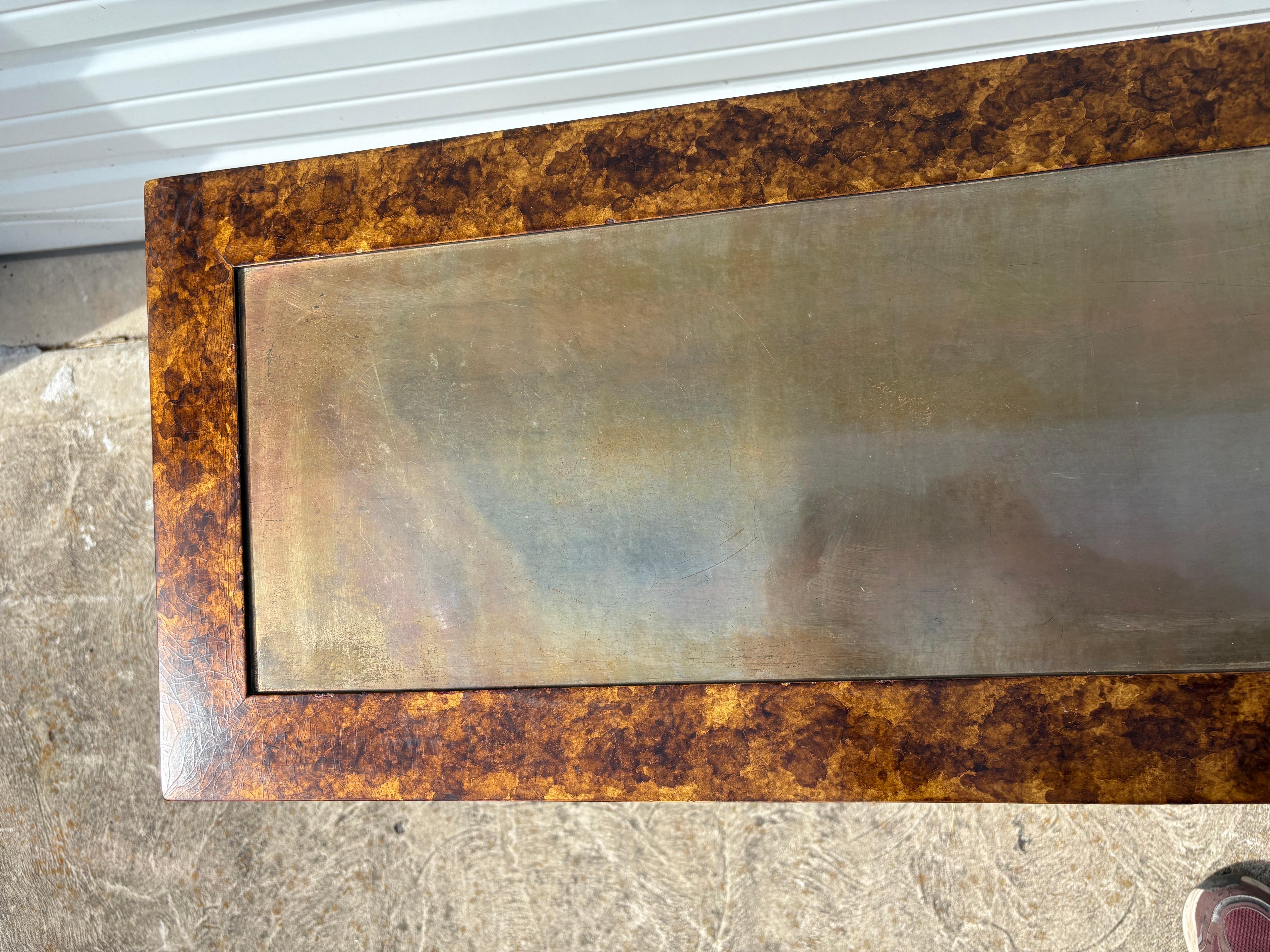 Console du milieu du siècle de John Widdicomb en fausse écaille et laiton Bon état - En vente à Allentown, PA