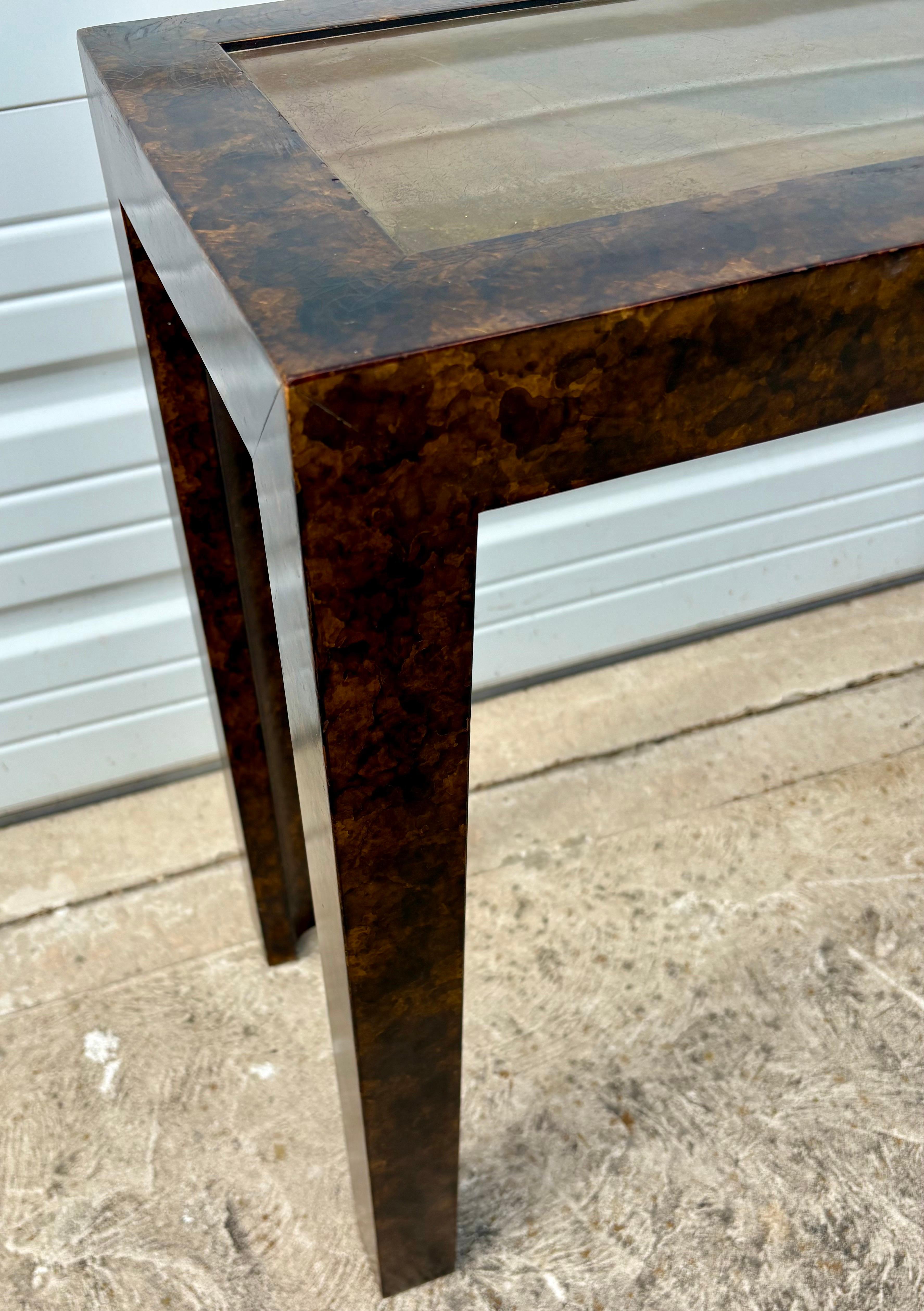 Milieu du XXe siècle Console du milieu du siècle de John Widdicomb en fausse écaille et laiton en vente