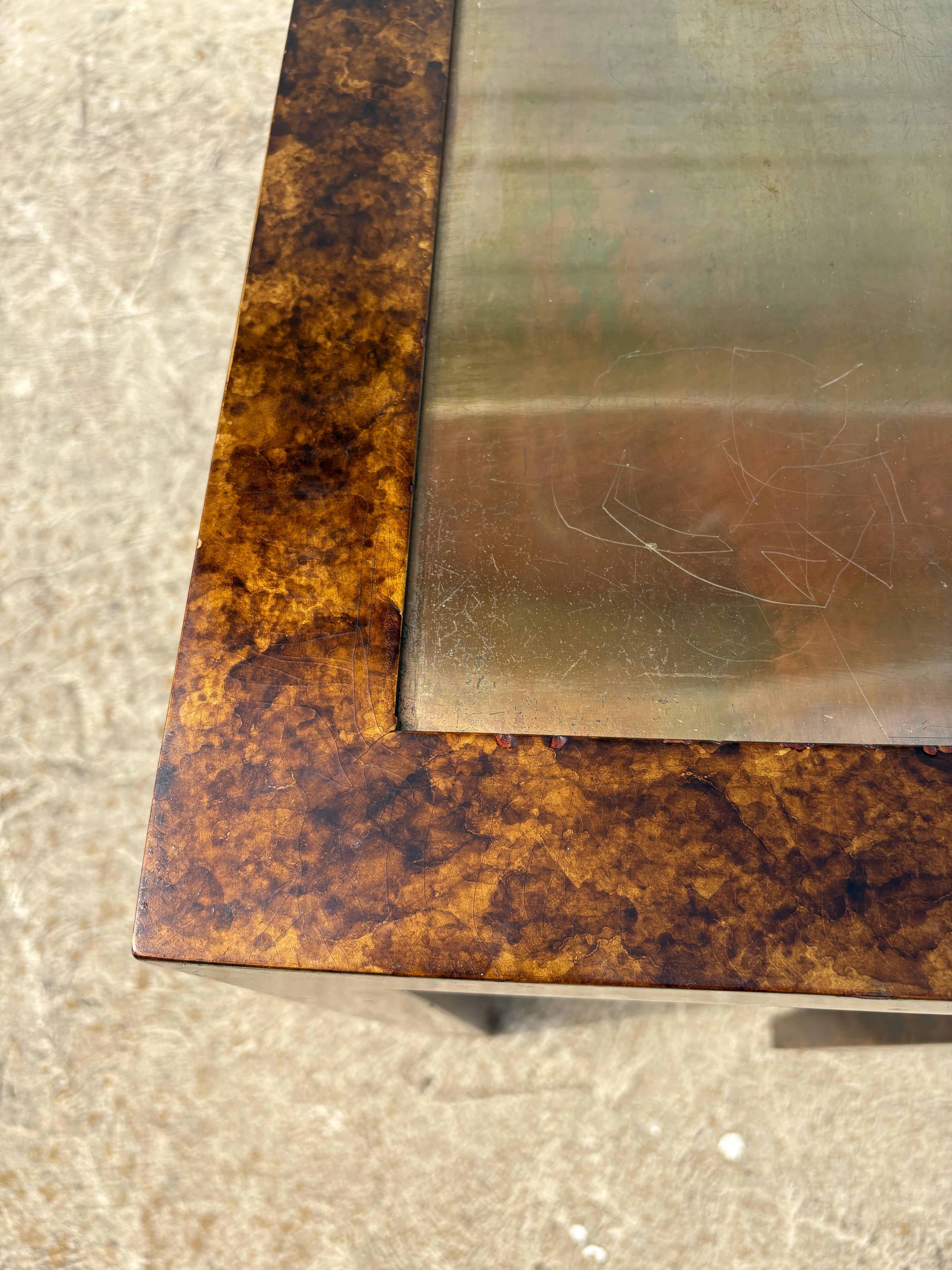 Laiton Console du milieu du siècle de John Widdicomb en fausse écaille et laiton en vente