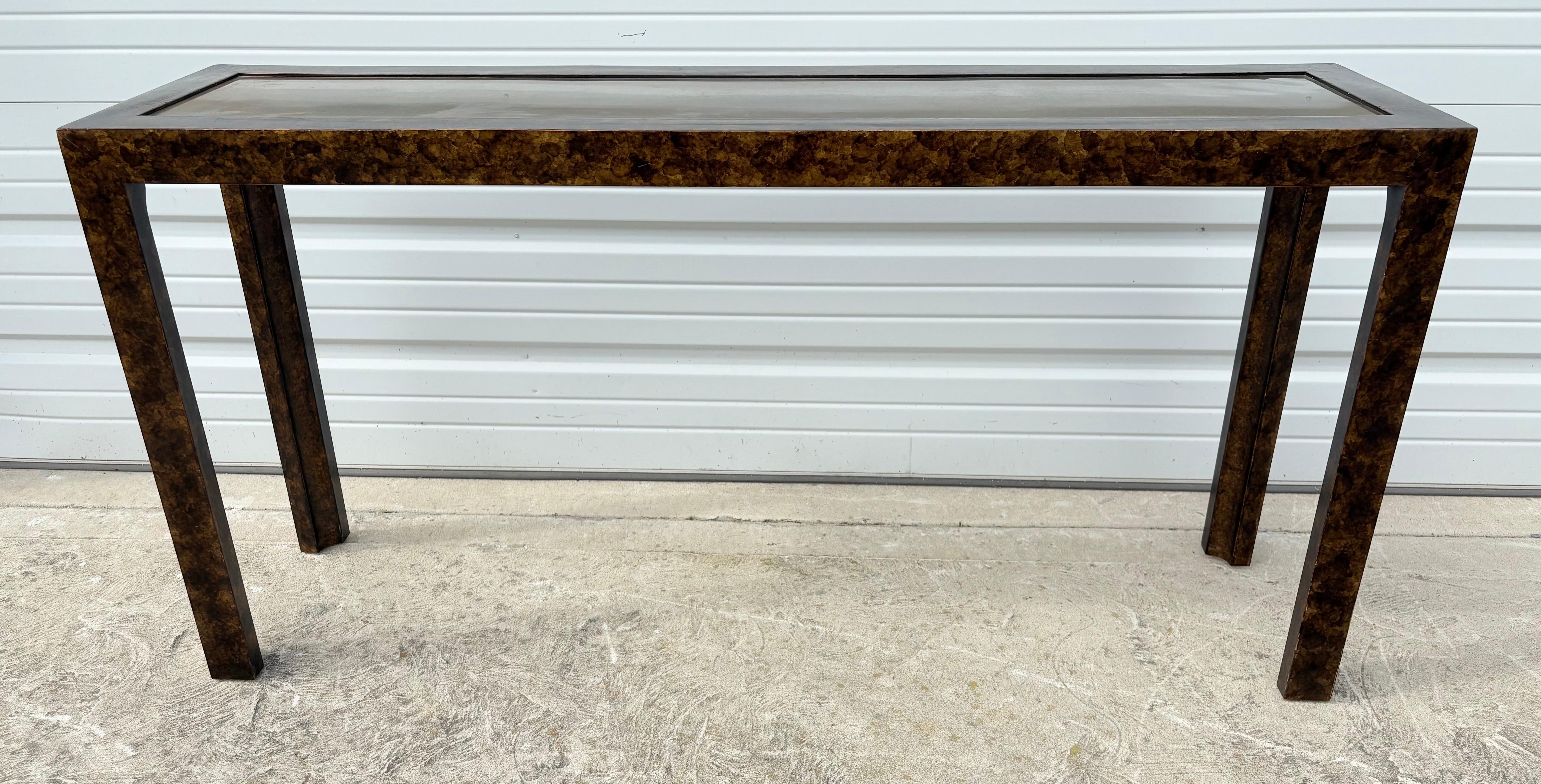 Console du milieu du siècle de John Widdicomb en fausse écaille et laiton en vente 1